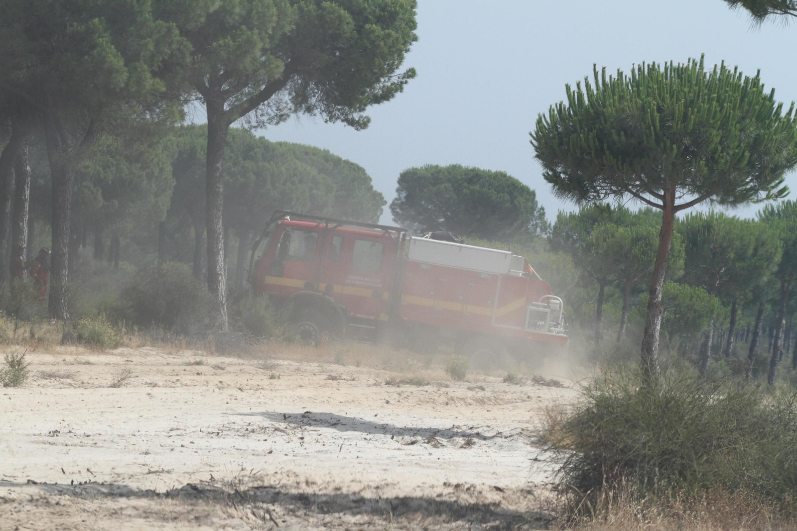 Las imágenes del incendio en Moguer y Mazagón