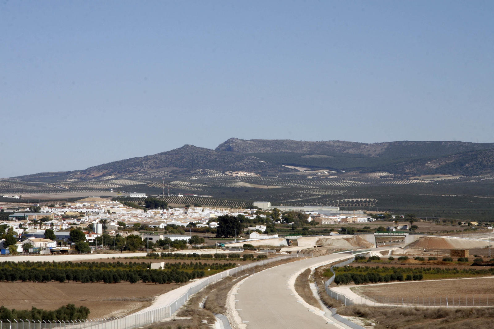 La plataforma que se construyó para el AVE a su paso por Aguadulce. La plataforma que se construyó para el AVE a su paso por Aguadulce.
