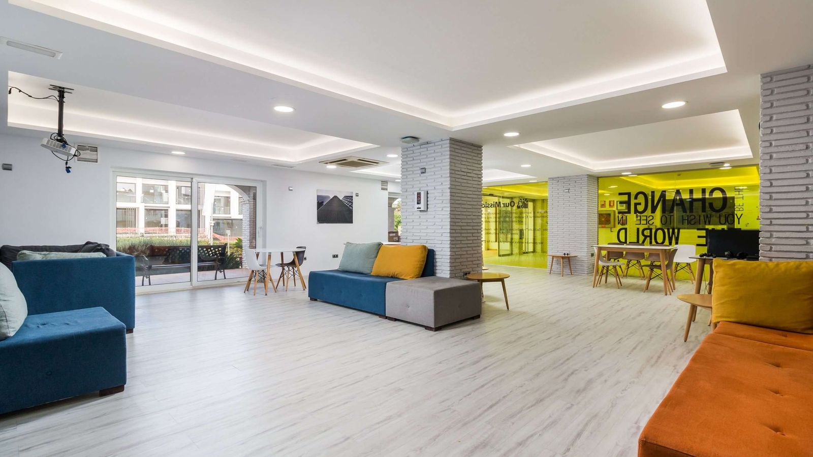 Interior del antiguo Hotel San Roque Sports de Sotogrande.