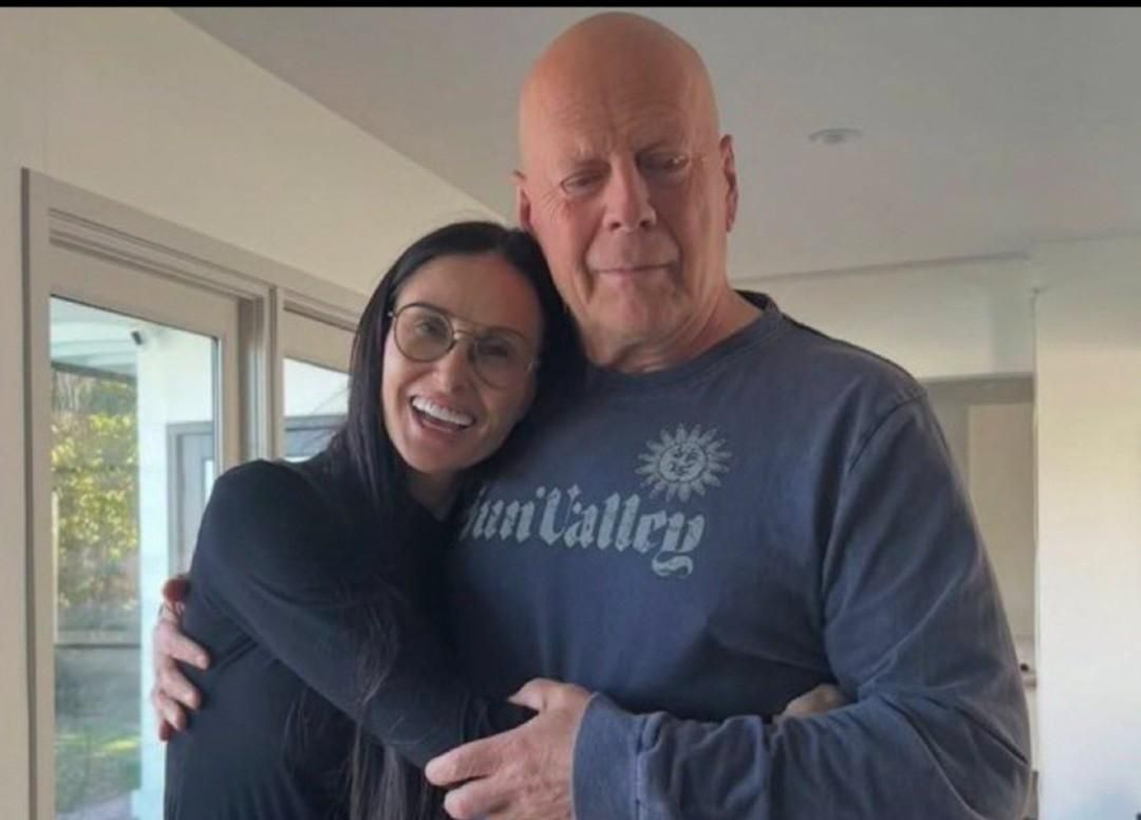 Bruce Willis, ya deteriorado por la enfermedad, junto a su ex mujer Demi Moore