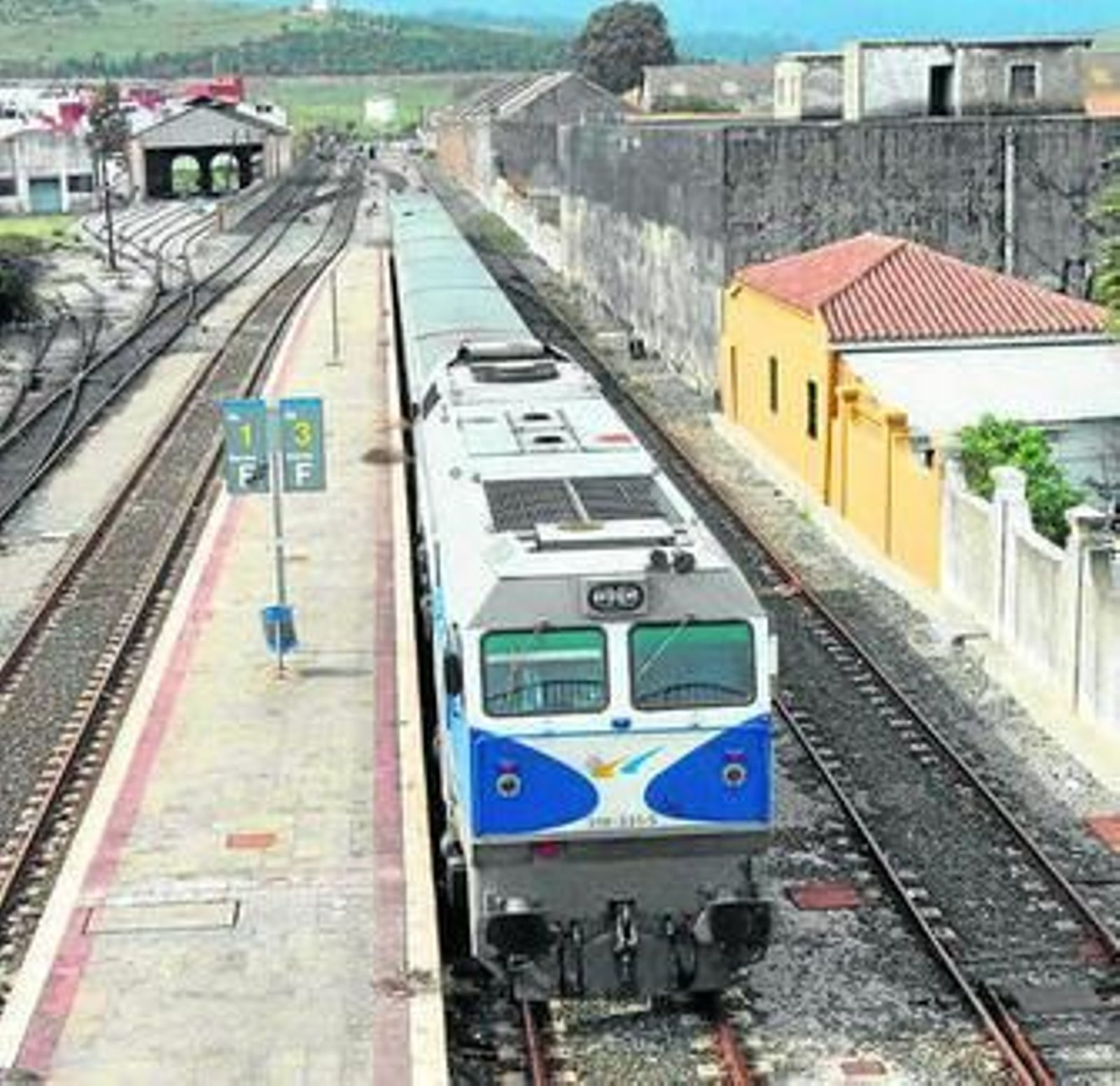 Imagen de un tren entrando en la estación de Algeciras.