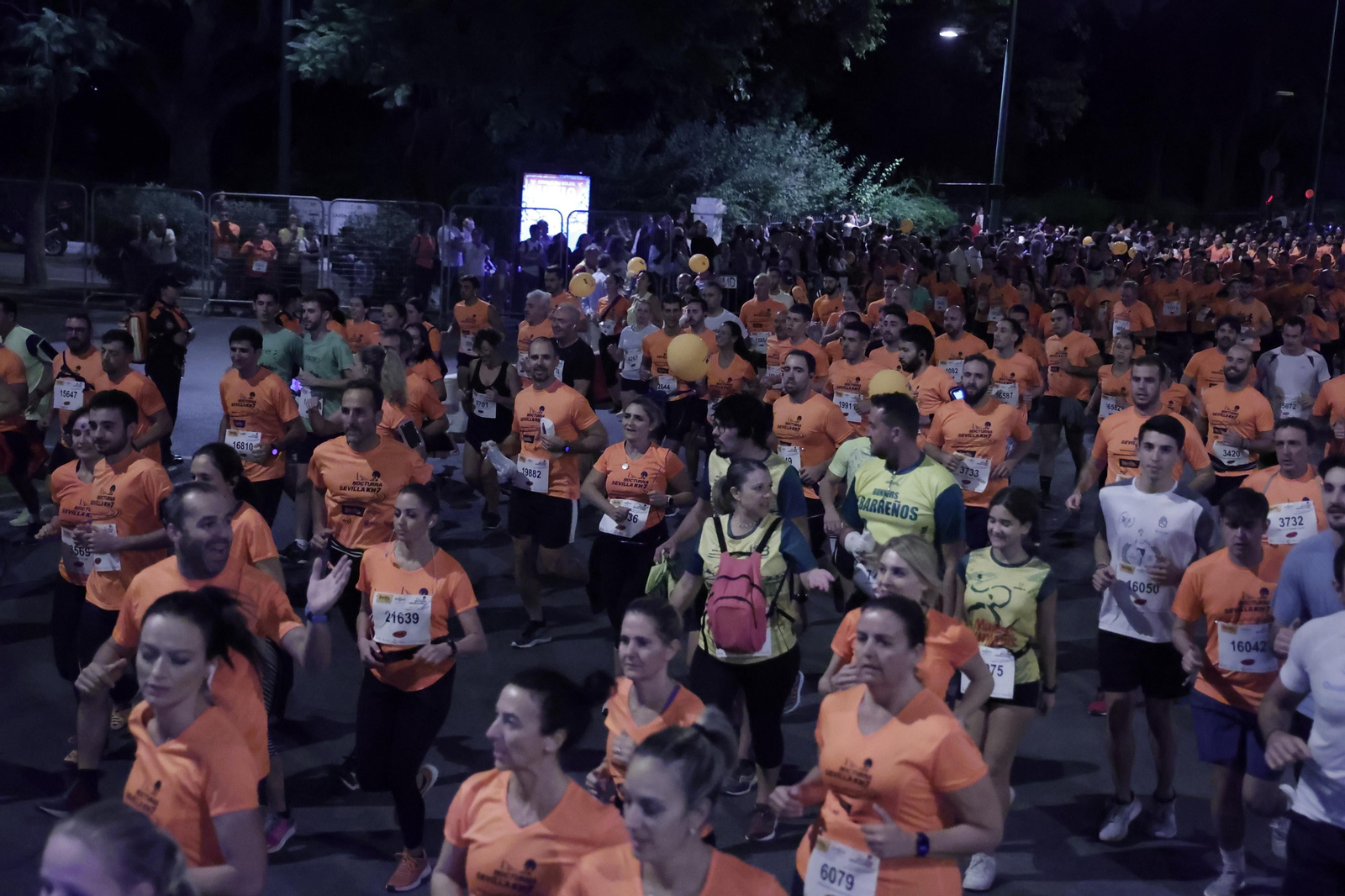 Búscate en la Carrera Nocturna de Sevilla (3)