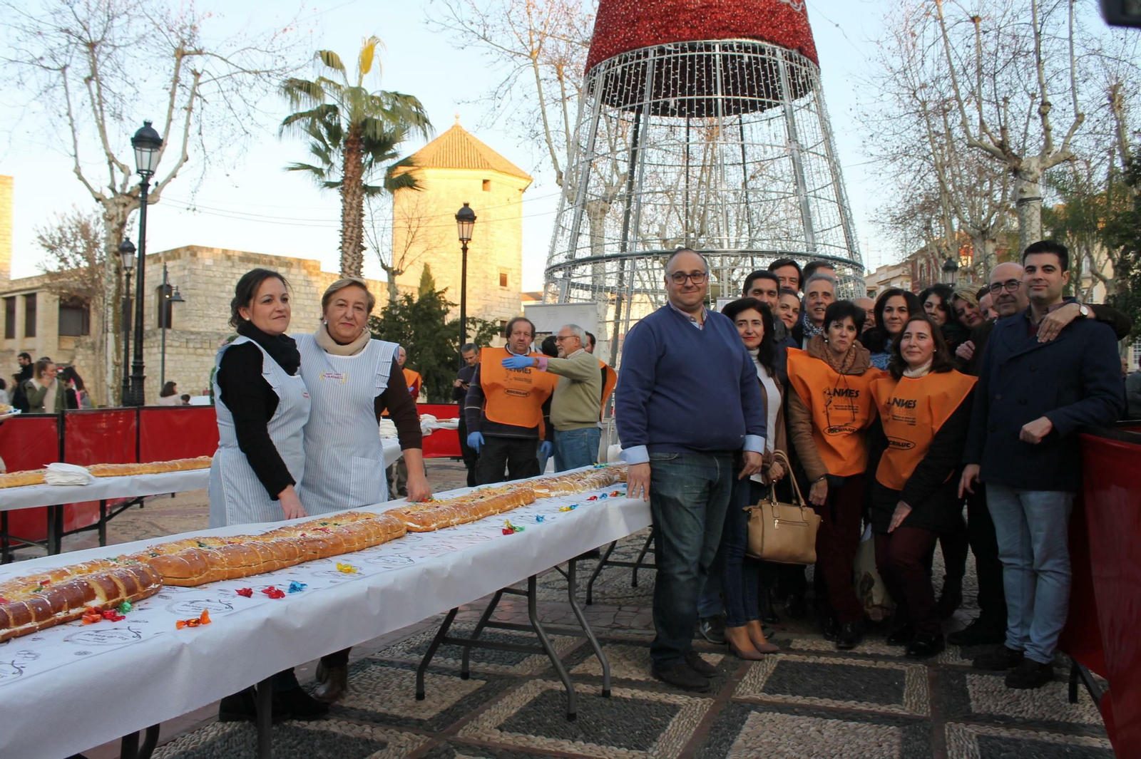 Foto de familia de los elaboradores del Roscón Gigante.