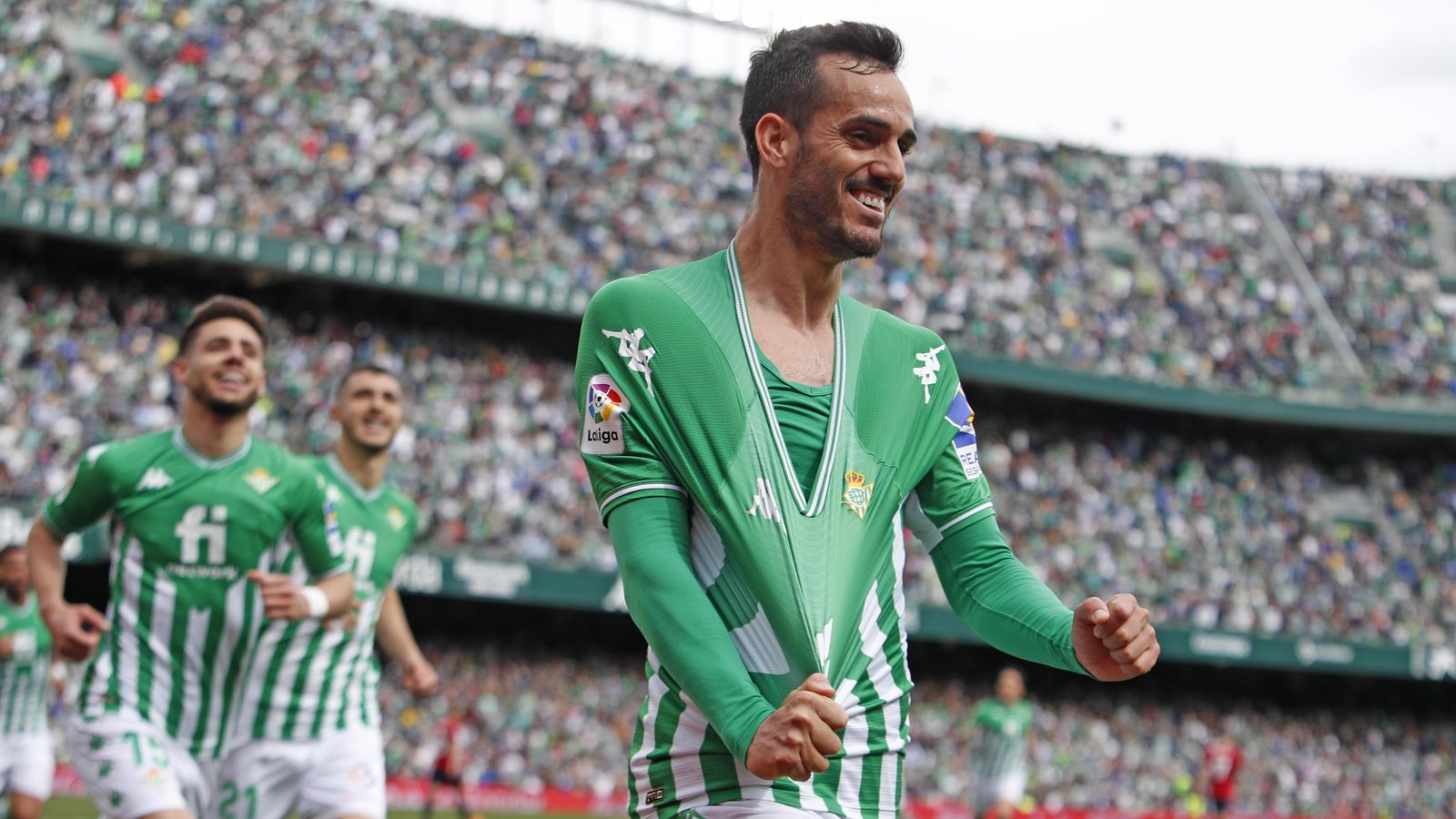 Juanmi celebra eufórico uno de sus dos goles al Osasuna.