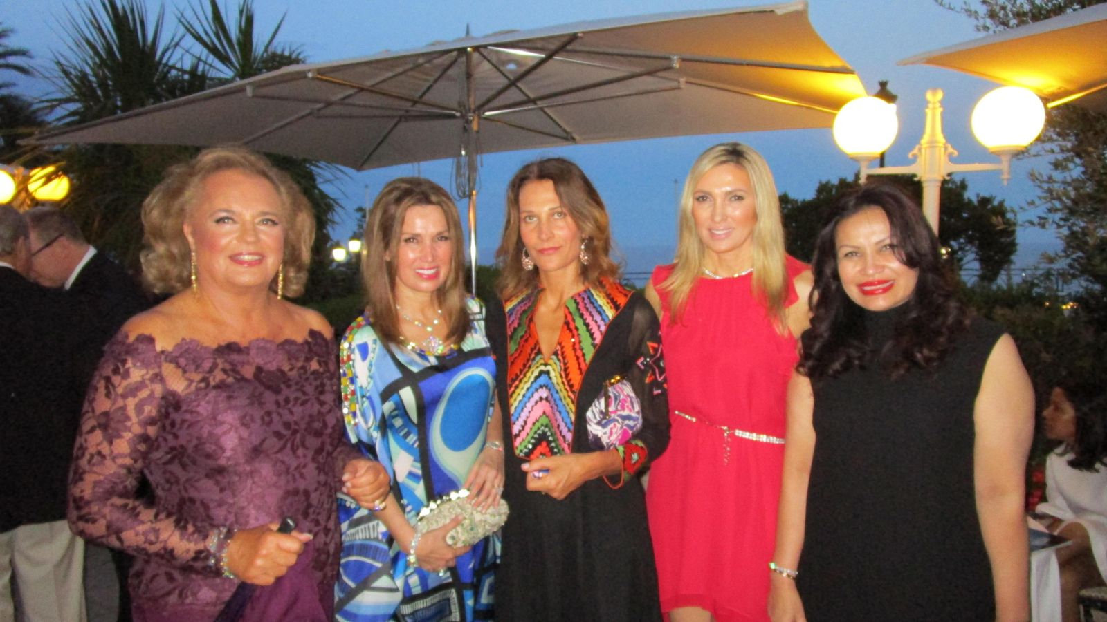 Ira de Fürstenberg junto a Sonia Falcon, Antonella de Orleans-Borbon y Nuria Carte en el verano marbellí de 2014 Ira de Fürstenberg junto a Sonia Falcon, Antonella de Orleans-Borbon y Nuria Carte en el verano marbellí de 2014