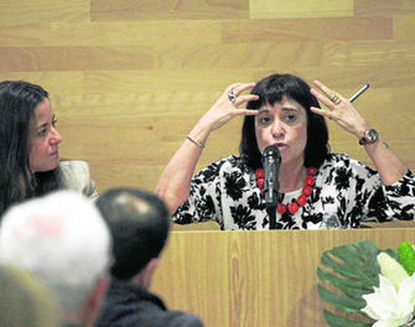 Rosa Montero, durante su conferencia de ayer en Algeciras.