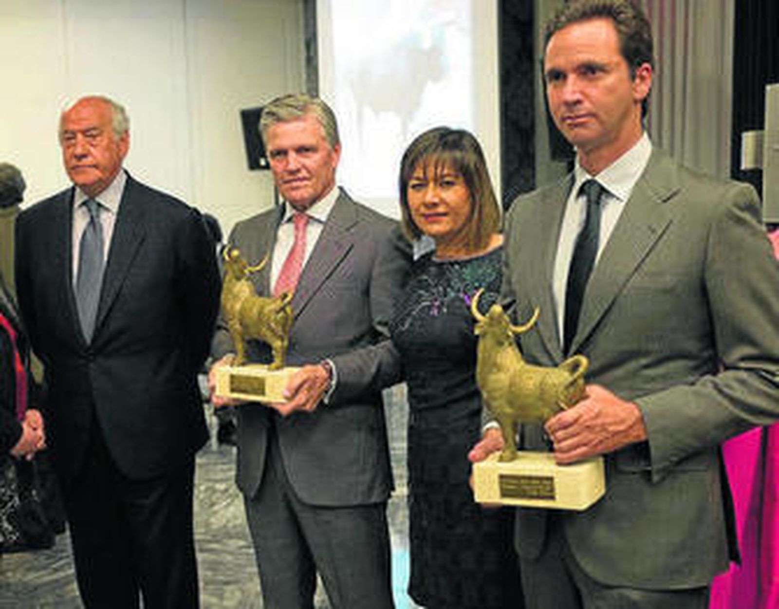 Valencia, Espartaco, Rosana González y Álvaro Núñez del Cuvillo, en el acto.