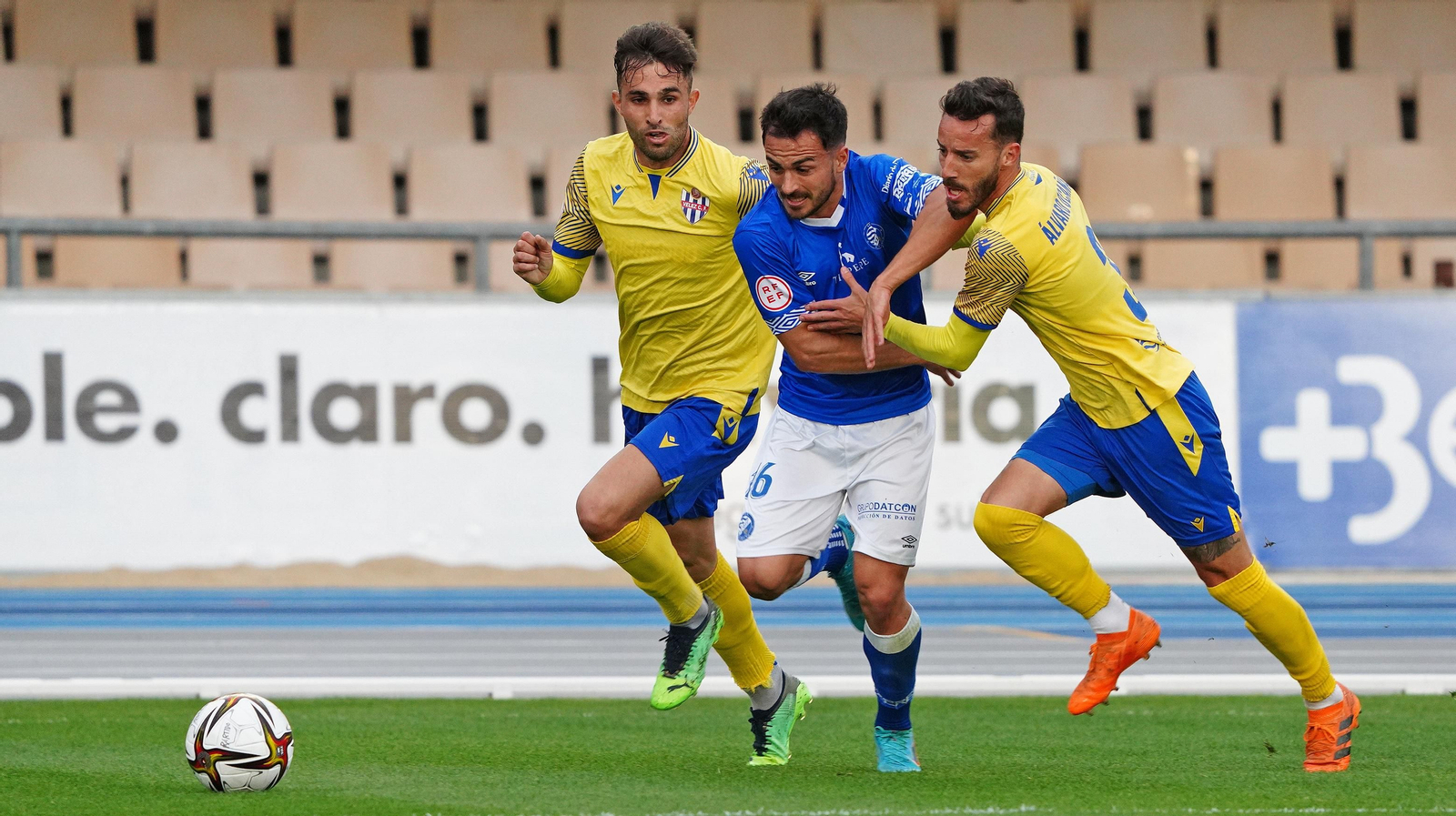 Imágenes del partido entre el Xerez DFC y el Vélez CF (0-0)