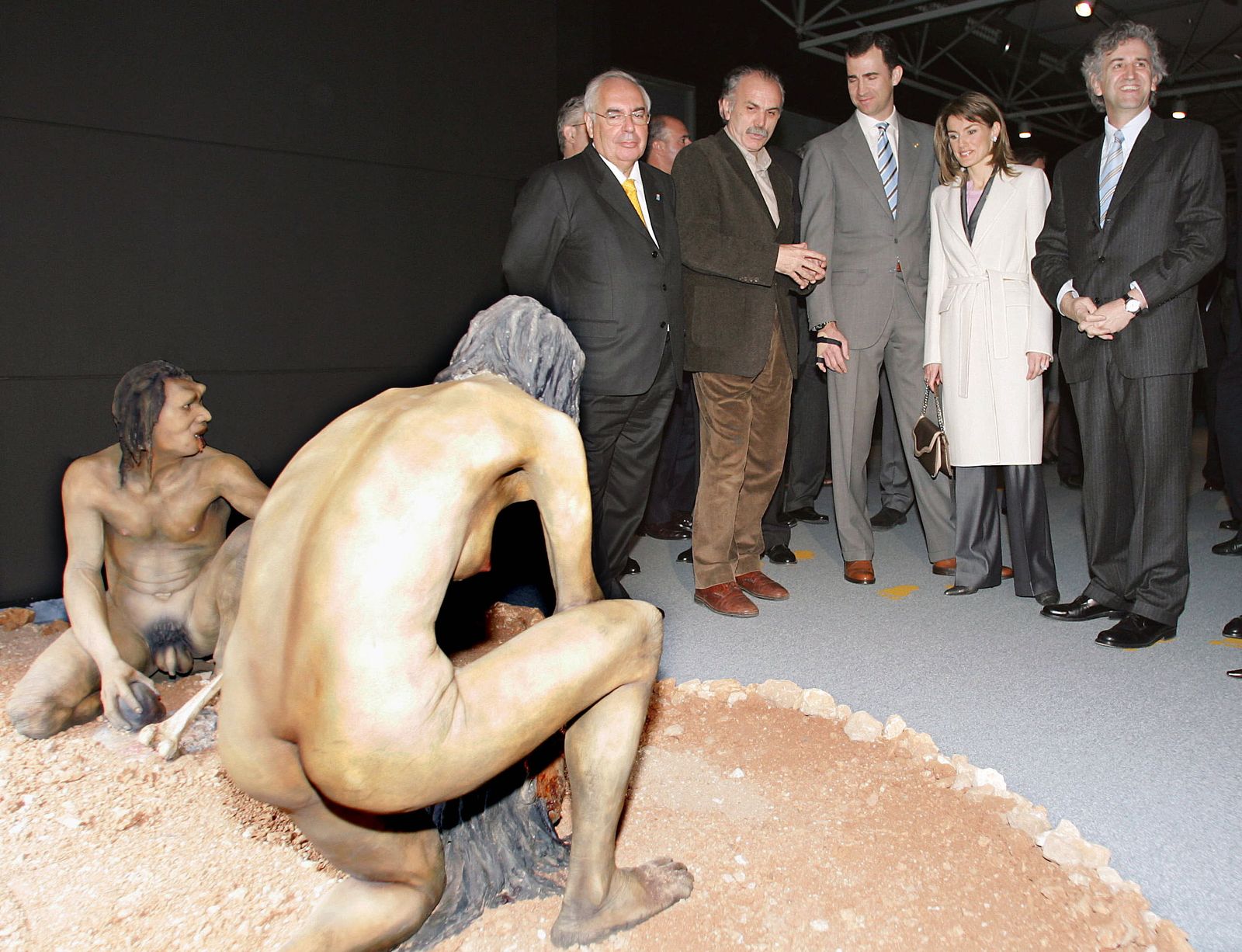 Recreación de dos seres humanos del yacimiento de Atapuerca.