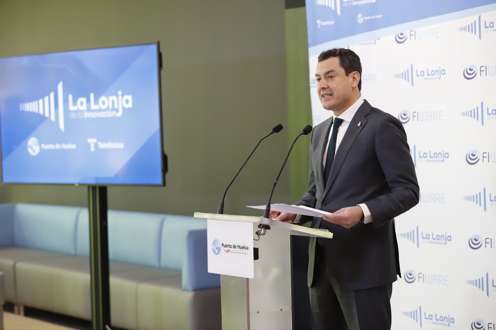 Imágenes del  acto de inauguración del nodo de innovación tecnológica 'La lonja de la Innovación' del Puerto de Huelva