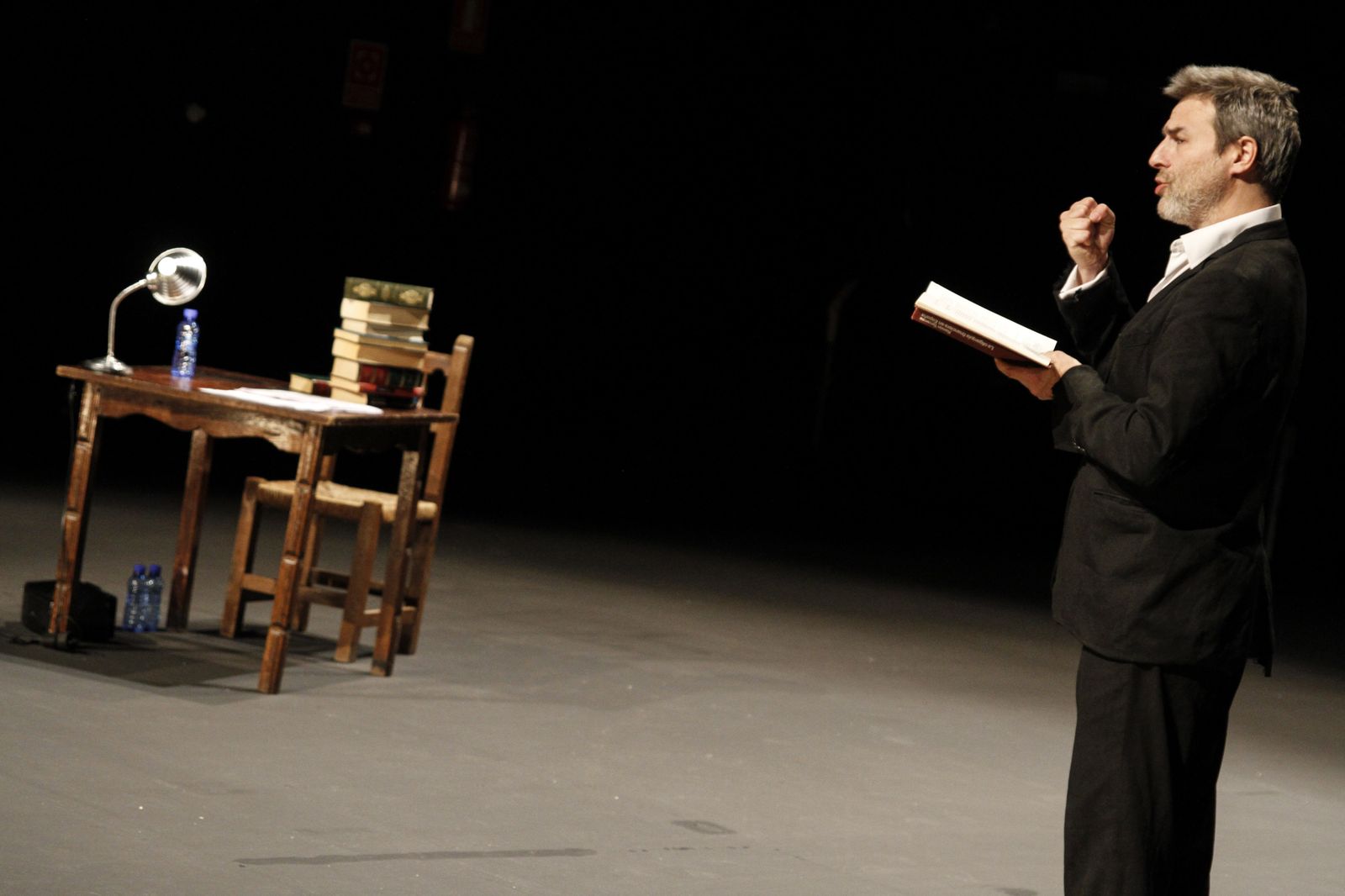 Alberto San Juan dirige e interpreta 'Masacre', la obra que se representa en el Teatro Central mañana y el sábado.