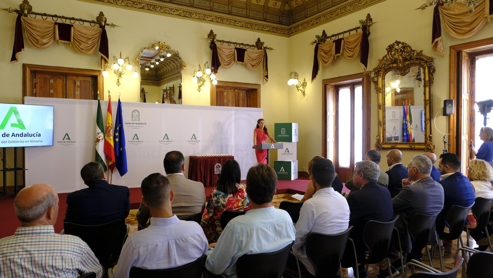 Imágenes de la entrega de ayudas de la Junta de Andalucía a diversos pueblos de Almería