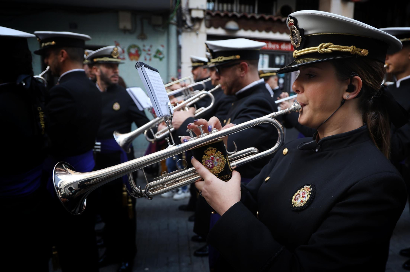 Las mejores imágenes del Lunes Santo en Huelva: Hermandad de las Tres Caídas