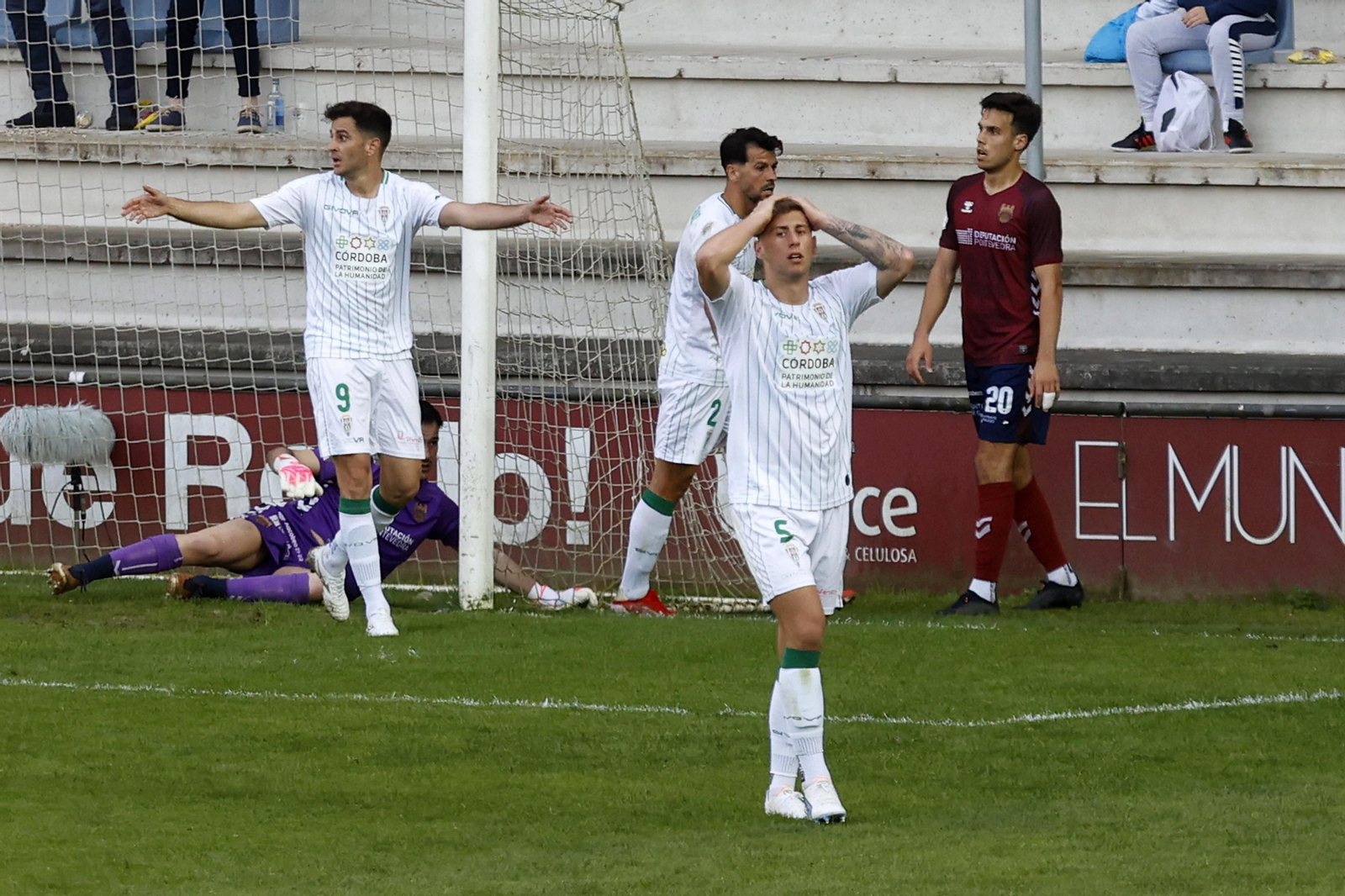 La derrota del Córdoba CF en Pontevedra, en imágenes