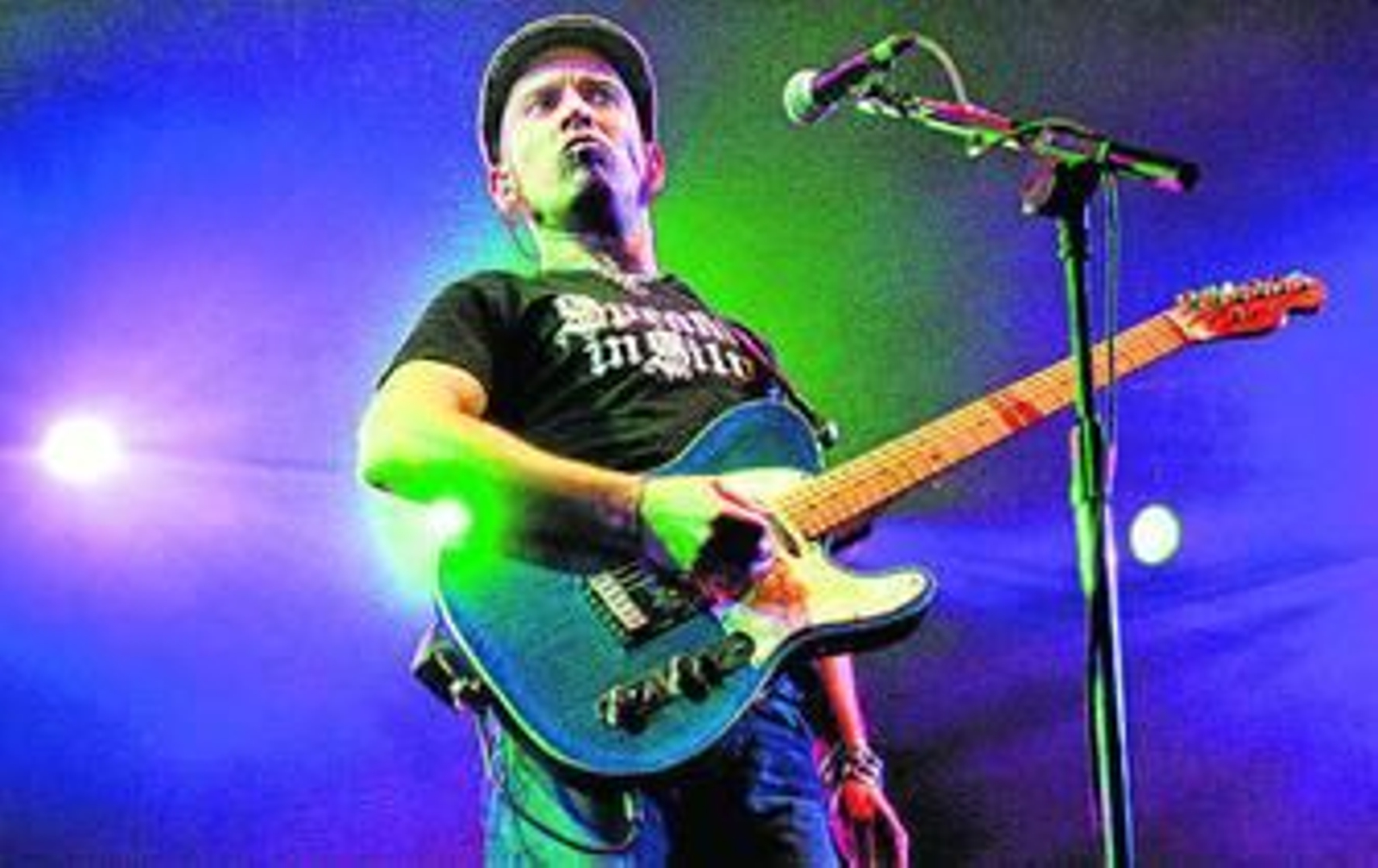 Fito Cabrales, sobre el escenario.