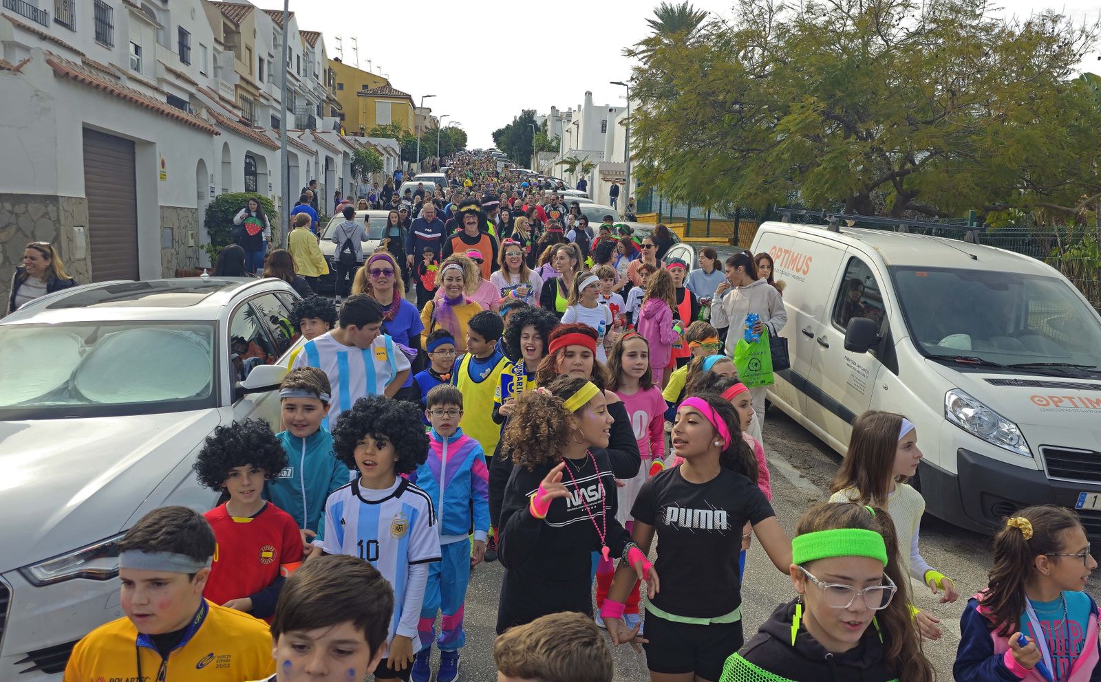 El pasacalles de carnaval del CEIP San García de Algeciras, en imágenes