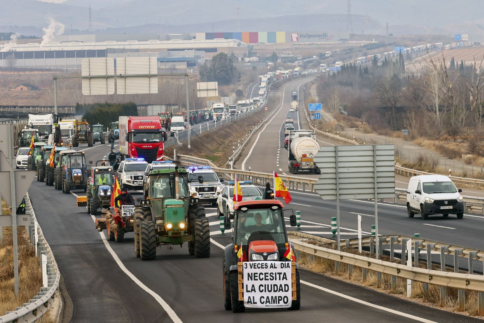 Las imágenes de la tractorada por las carreteras españolas: el campo para las principales vías