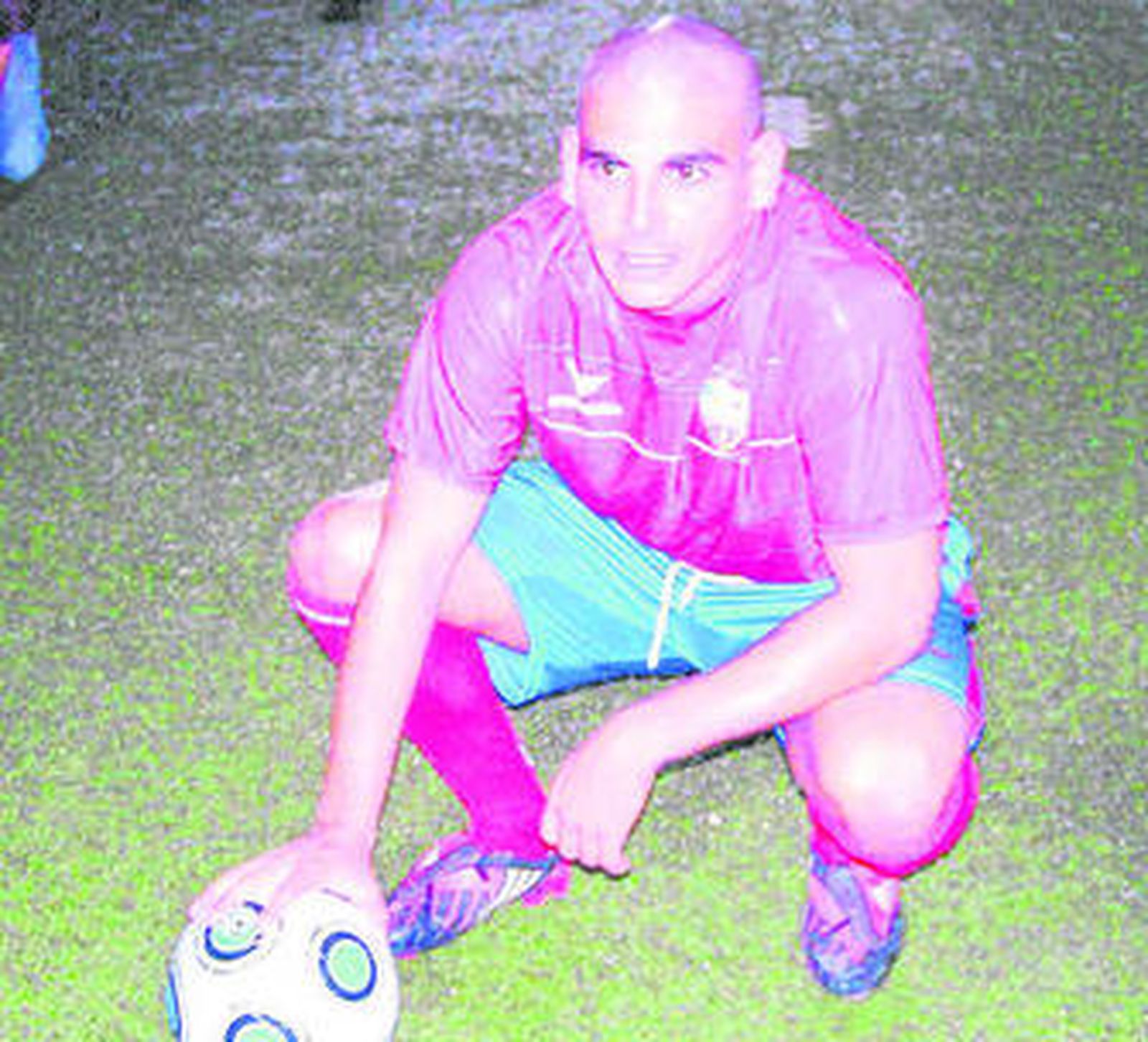 Bezares, en su presentación con el Estepona.