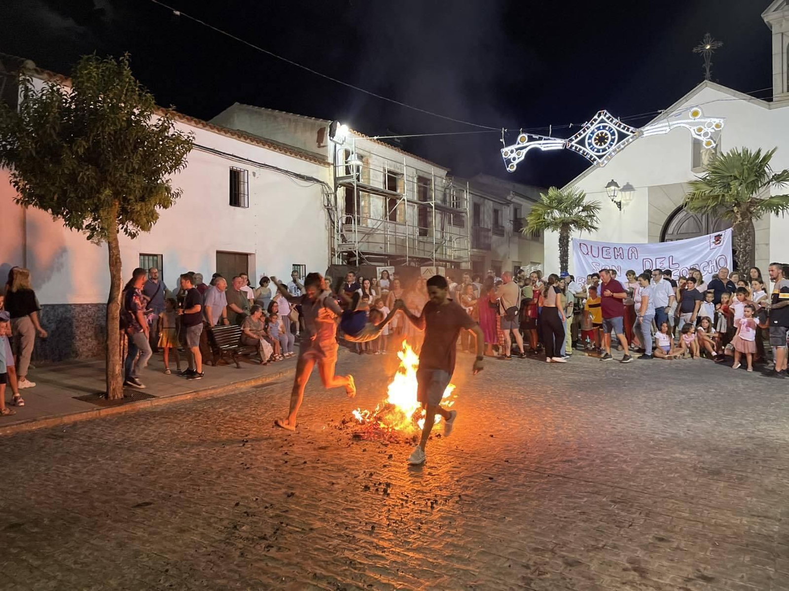 La quema de corcho por San Bartolomé en Pozoblanco, en fotografías La quema de corcho por San Bartolomé en Pozoblanco, en fotografías