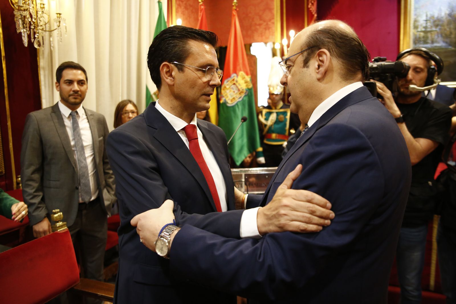 Las imágenes de la jornada de constitución del Ayuntamiento de Granada