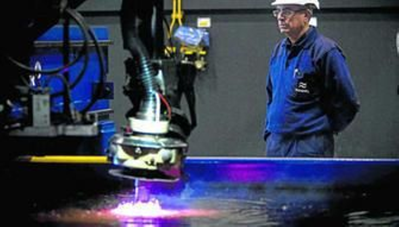 Imagen de archivo de un corte de chapa en la factoría de Navantia-San Fernando.