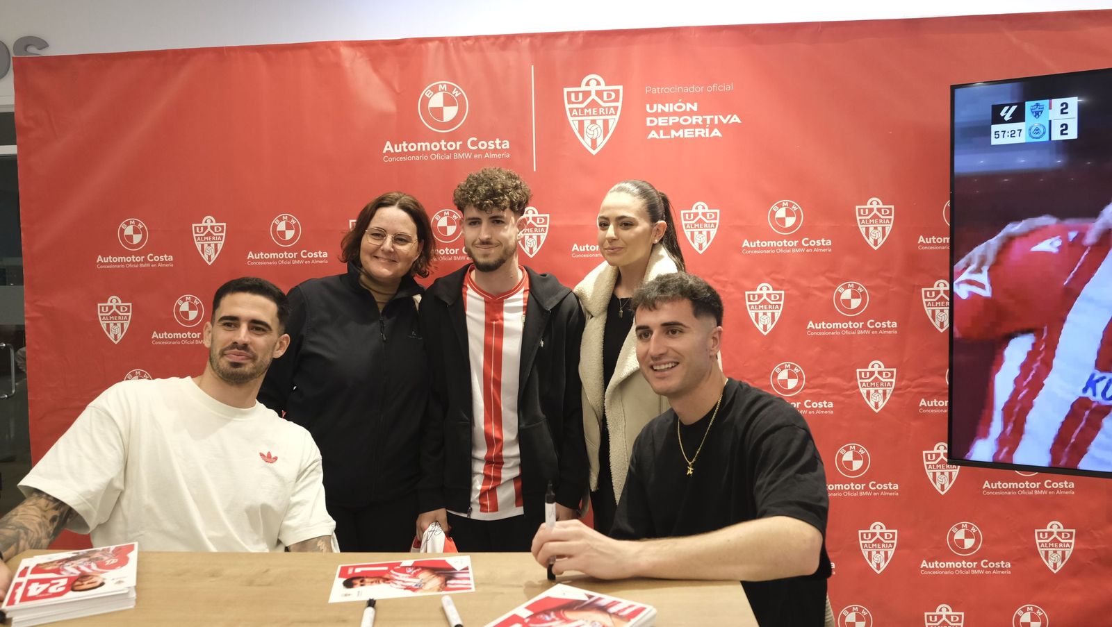 La firma de autógrafos de Jon Morcillo y Miguel de la Fuente en Automotor Costa BMW