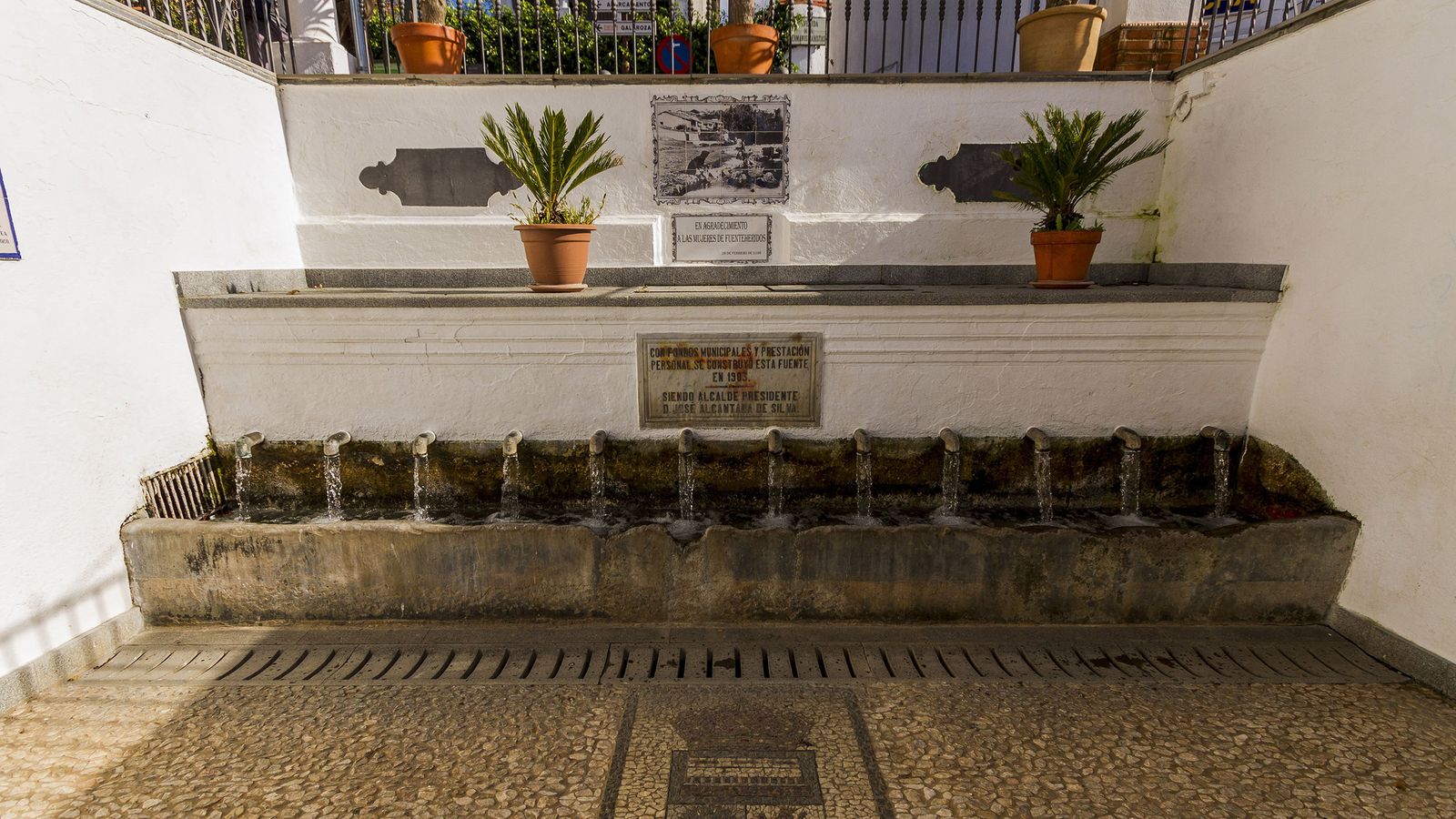 Fuente de los Doce Caños de Fuenteheridos
