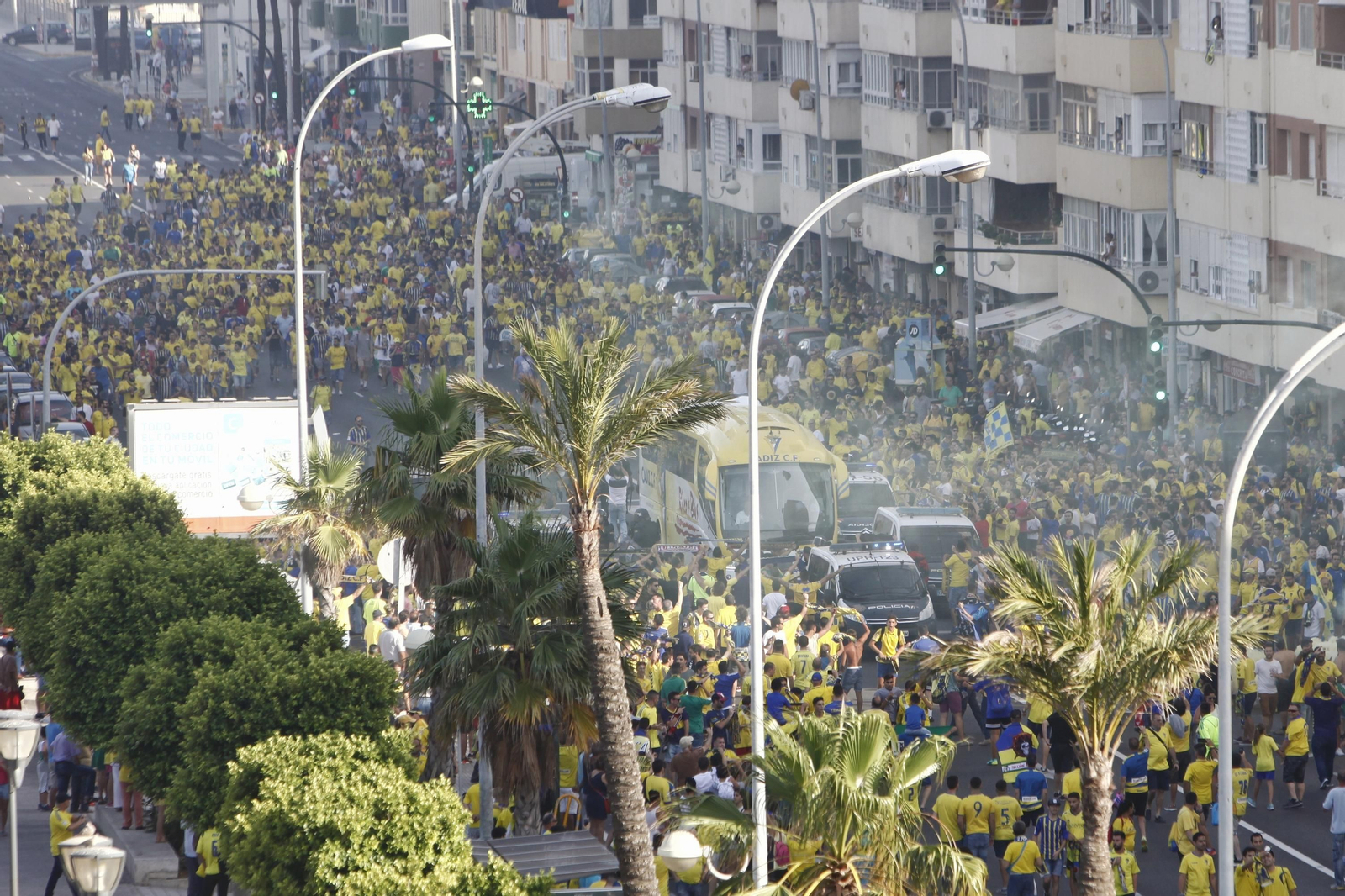 Espectacular recibimiento e incidentes con la Policía.