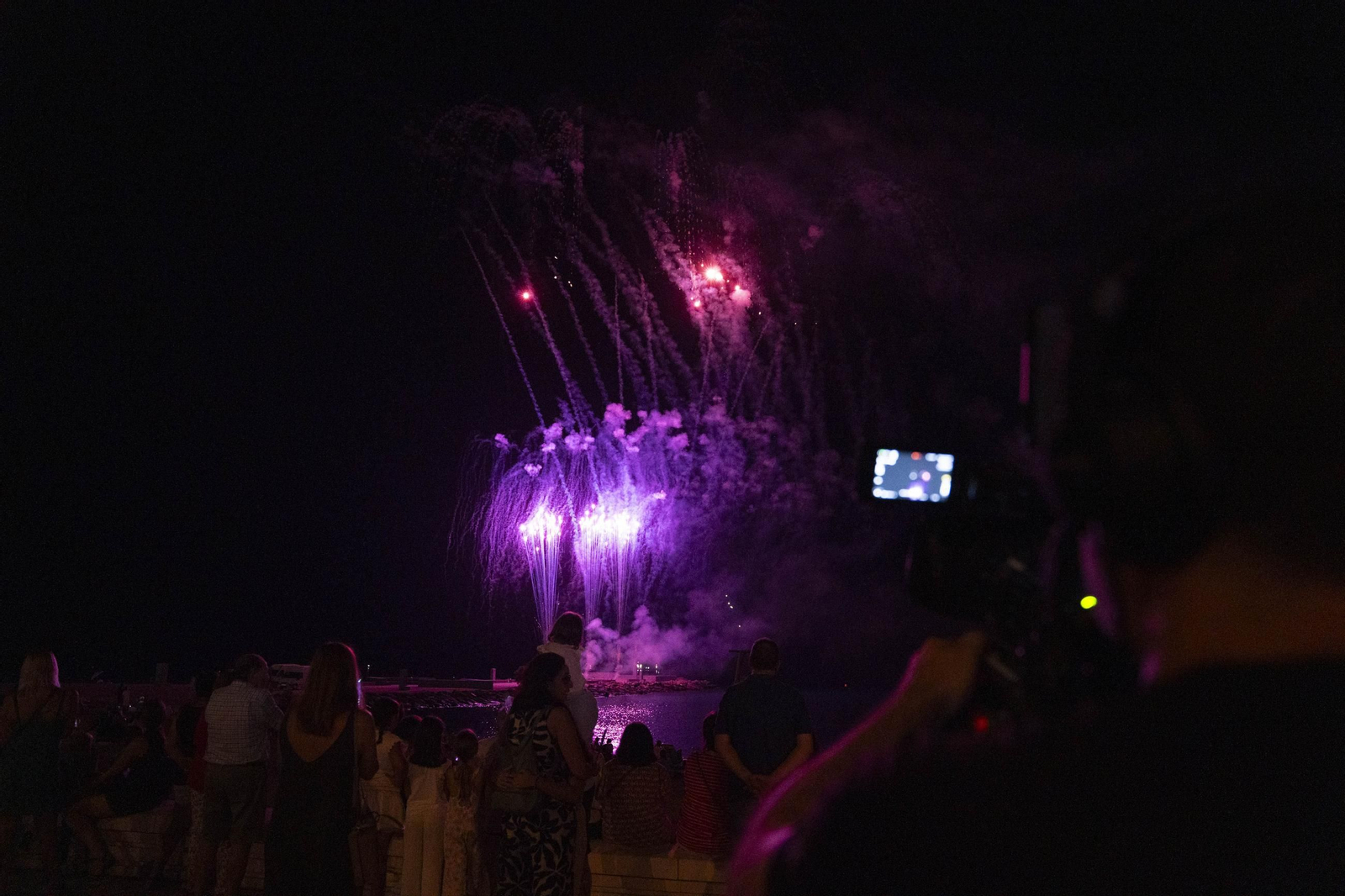 Las mejores imágenes del espectáculo piromusical que da cierre a la feria de Almería