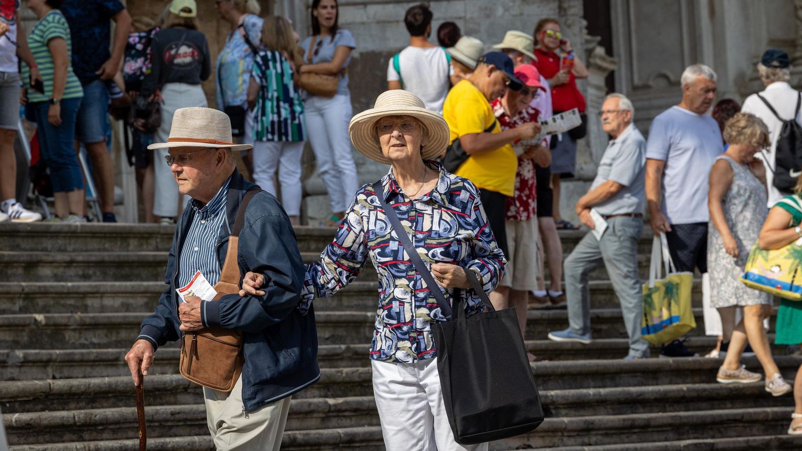Los tres cruceros que llegaron este miércoles a Cádiz llenaron el puerto así como todas las calles del centro de la ciudad de turistas Los tres cruceros que llegaron este miércoles a Cádiz llenaron el puerto así como todas las calles del centro de la ciudad de turistas