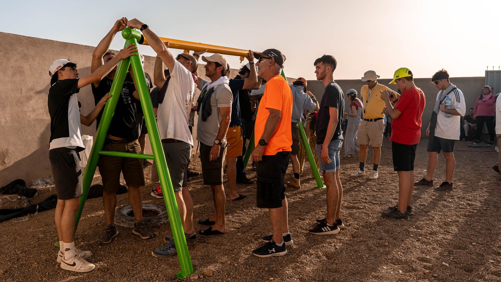 El paso de la caravana dejo algunas infraestructuras recreativas a su paso y mucho material didáctico y deportivo.
