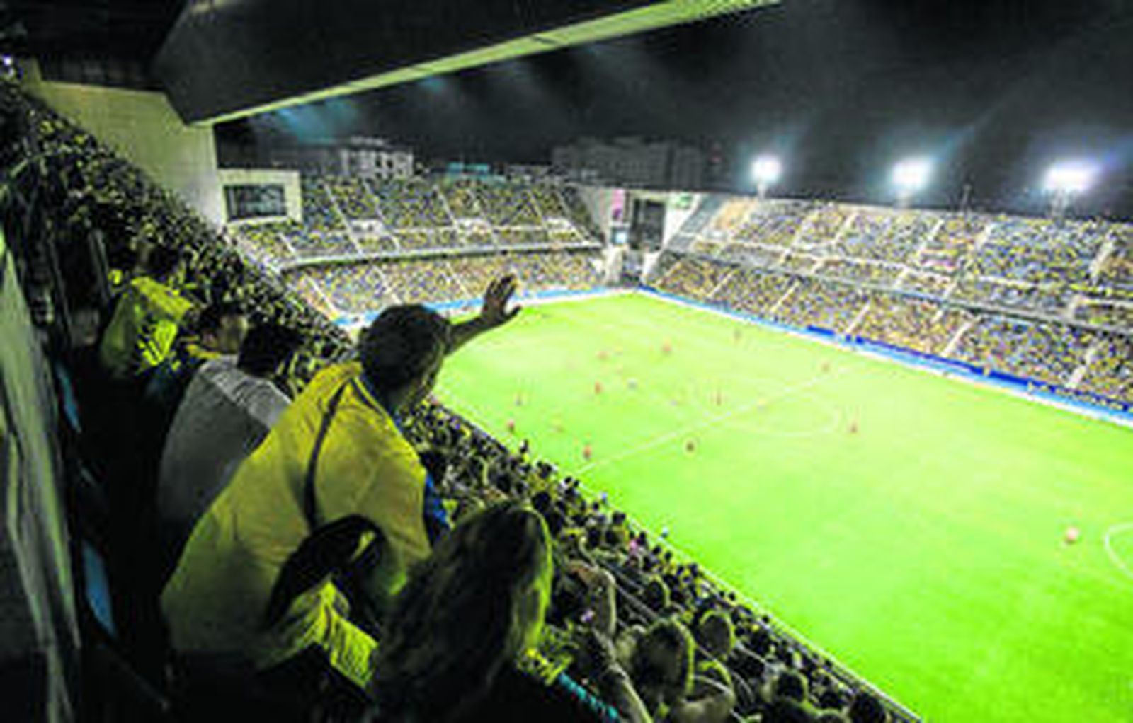 Aficionados del Cádiz en uno de los partidos en el Ramón de Carranza tras el regreso a Segunda A.