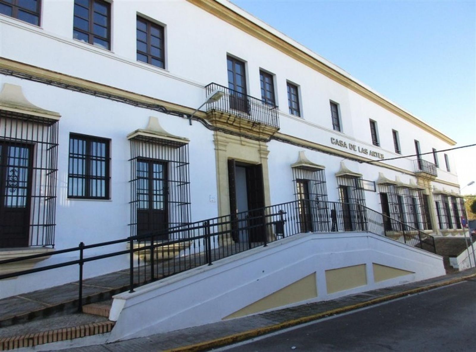 Fachada del Conservatorio Elemental de Música Santa Cecilia.