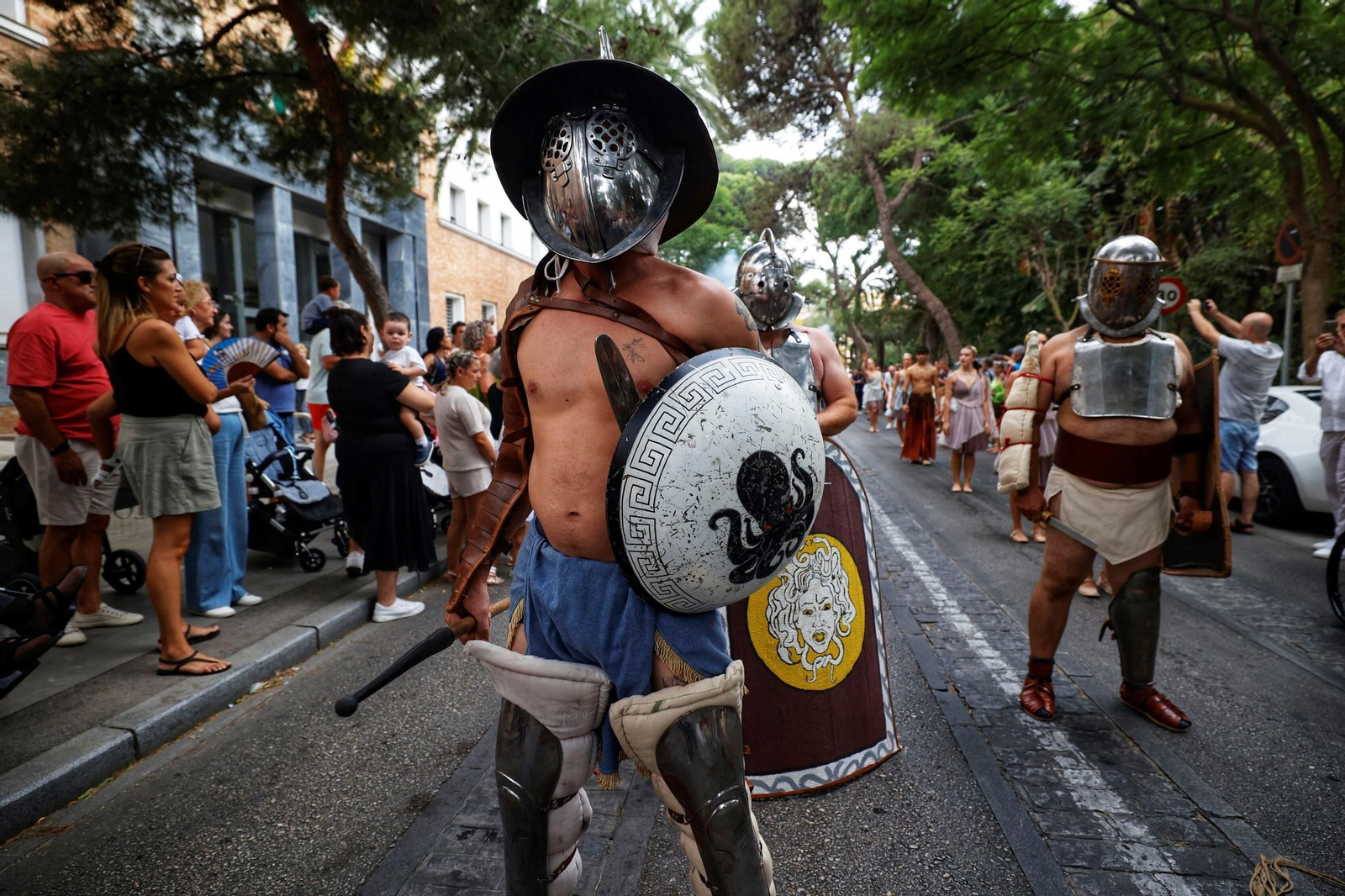 Las imágenes de Gades Romana 2025: la comitiva y el espectáculo inaugural en Cádiz