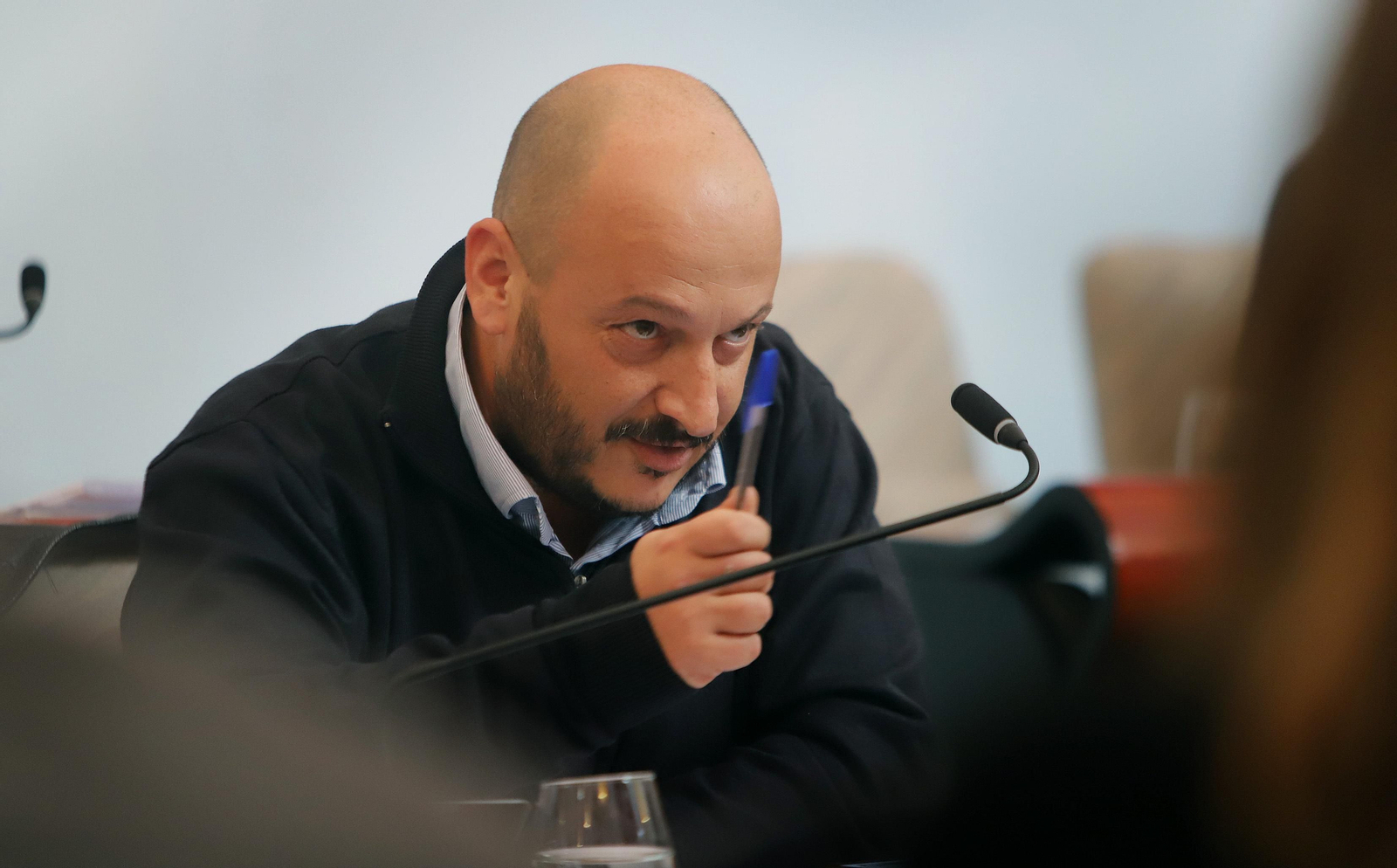 Raúl Ruiz-Berdejo, de Adelante Jerez, durante el pleno municipal celebrado a finales de noviembre.