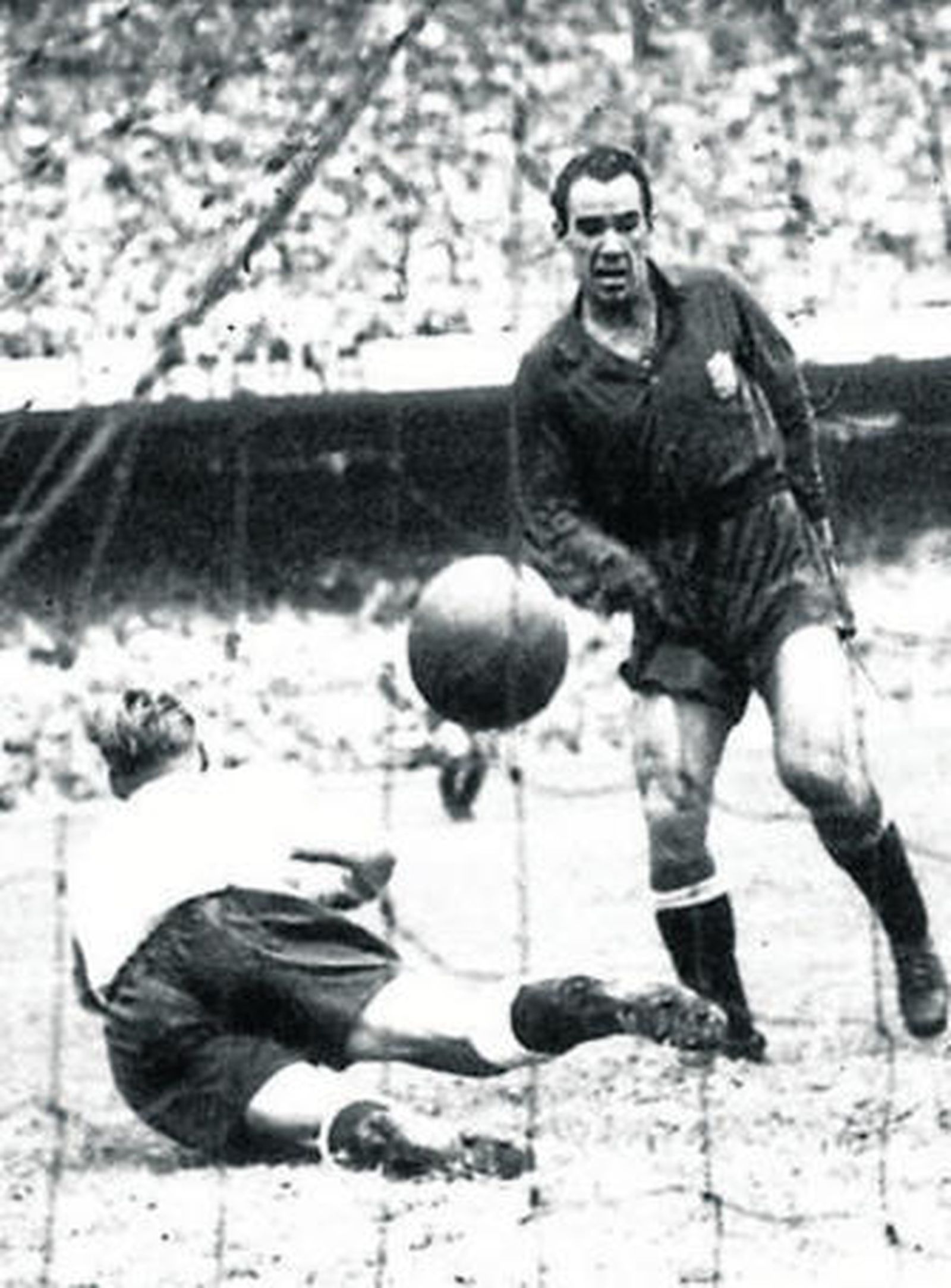 El recordado gol de Zarra a Inglaterra en el Mundial de Brasil 1950.
