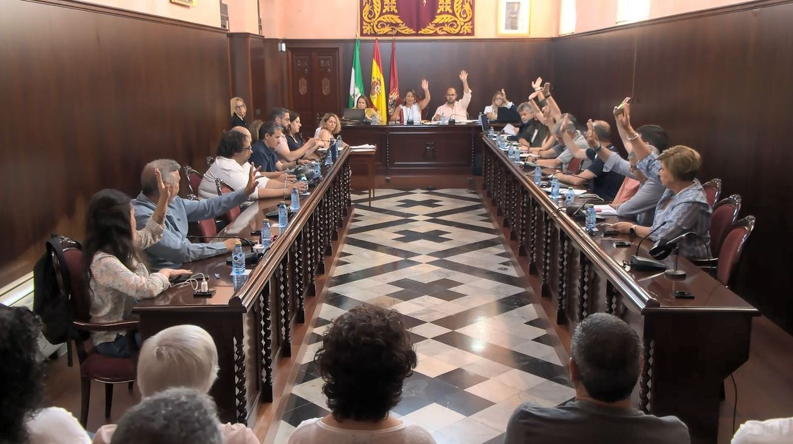 Ordenanzas y despedidas en el último pleno ordinario de la corporación ...