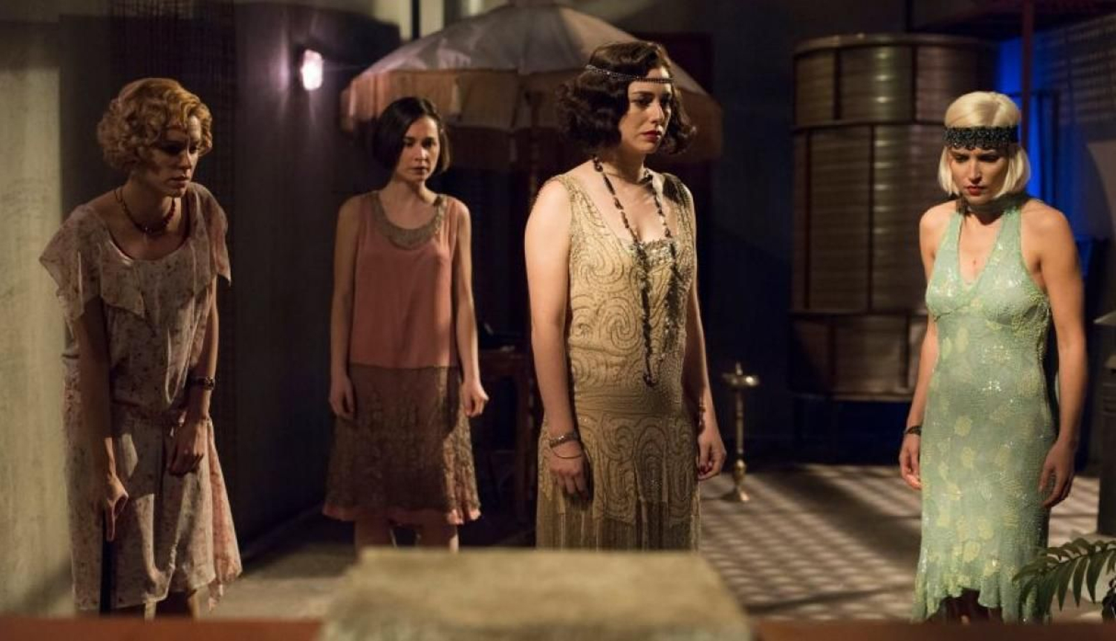 Maggie Civantos, Nadia de Santiago, Blanca Suárez y Ana Fernández en 'Las chicas del cable'.