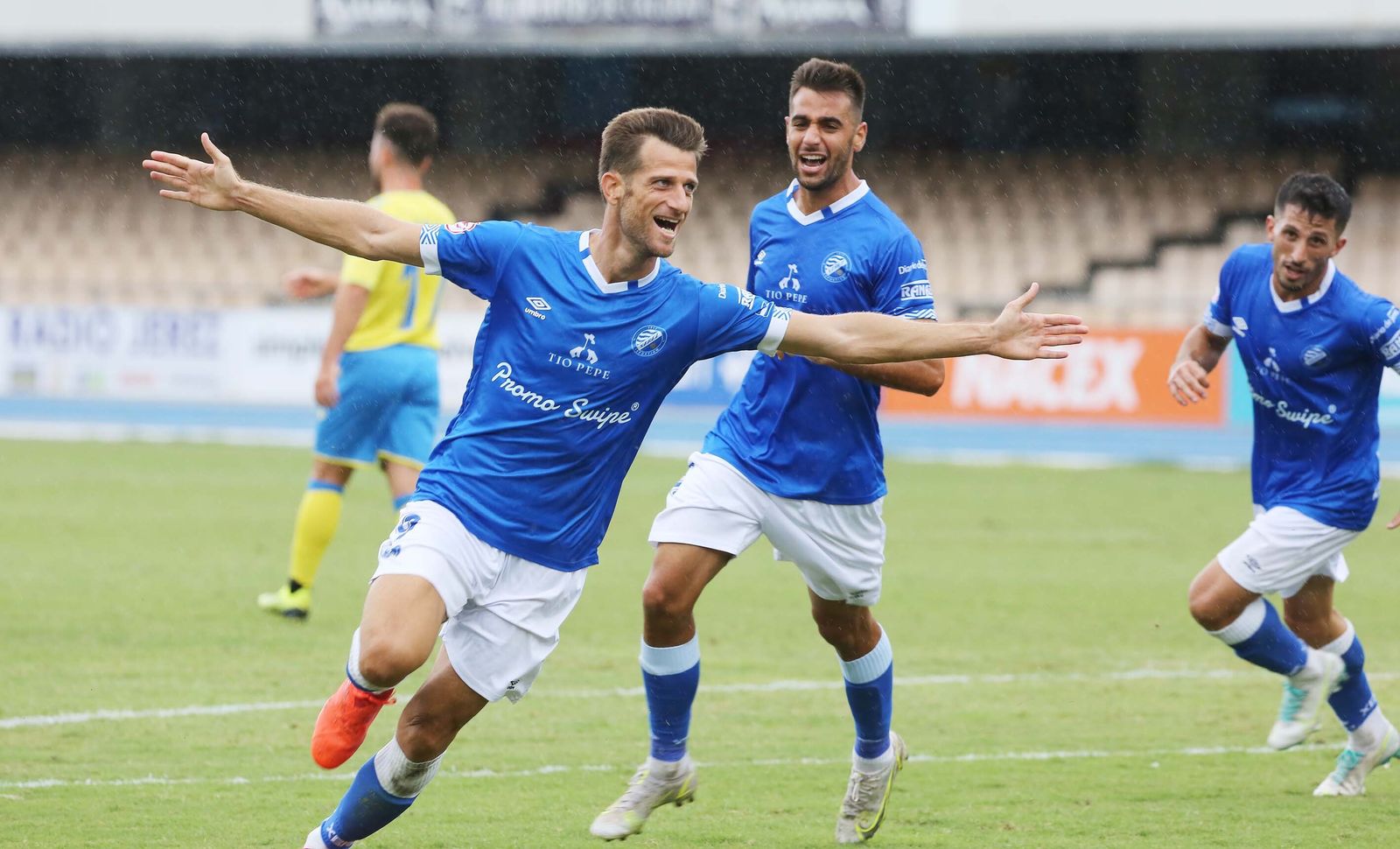 Imágenes de la victoria del XerezDFC ante Las Palmas ATL.