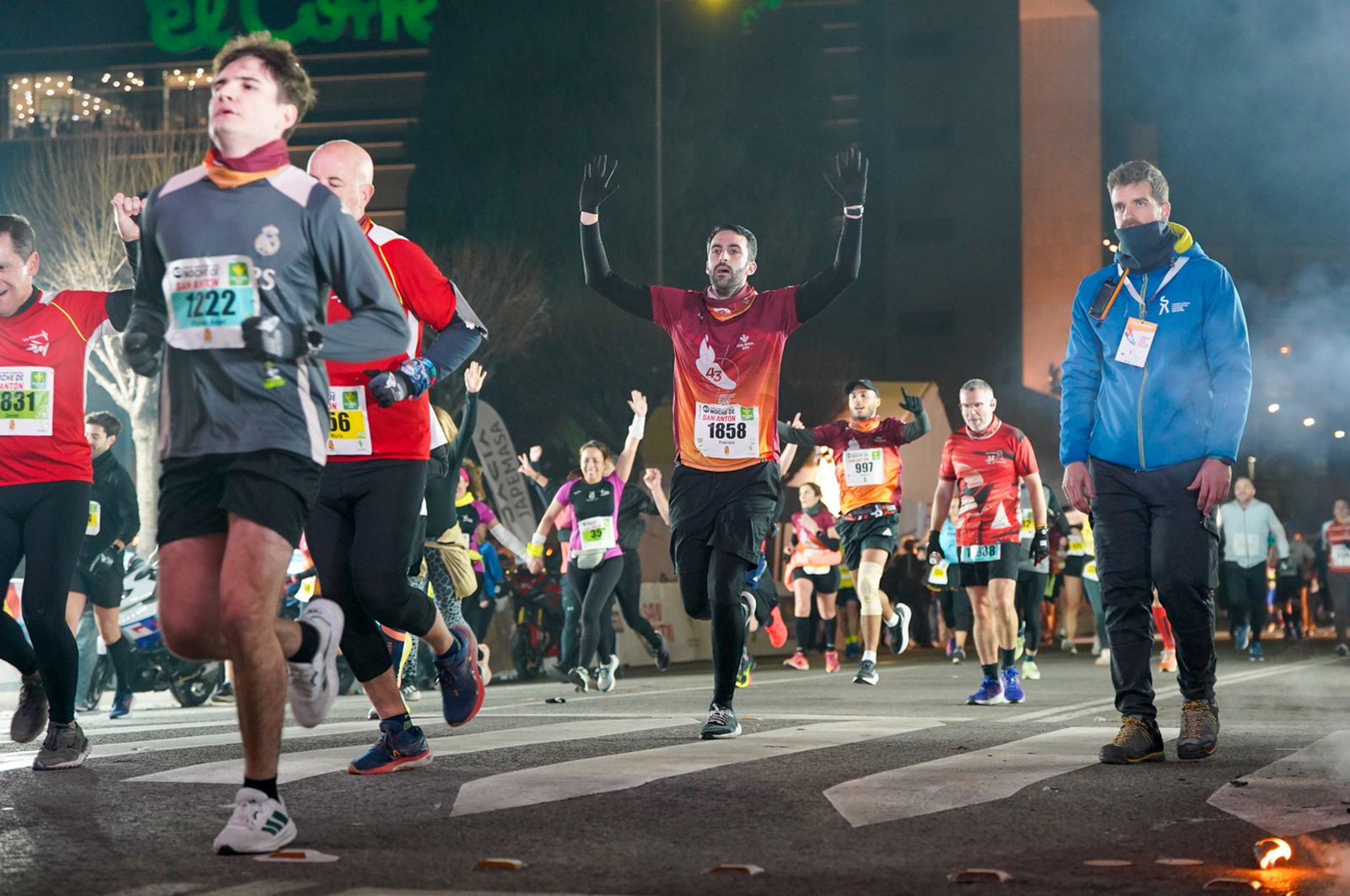 En imágenes: búscate en tu llegada a meta de la Carrera de San Antón 2026 (12)
