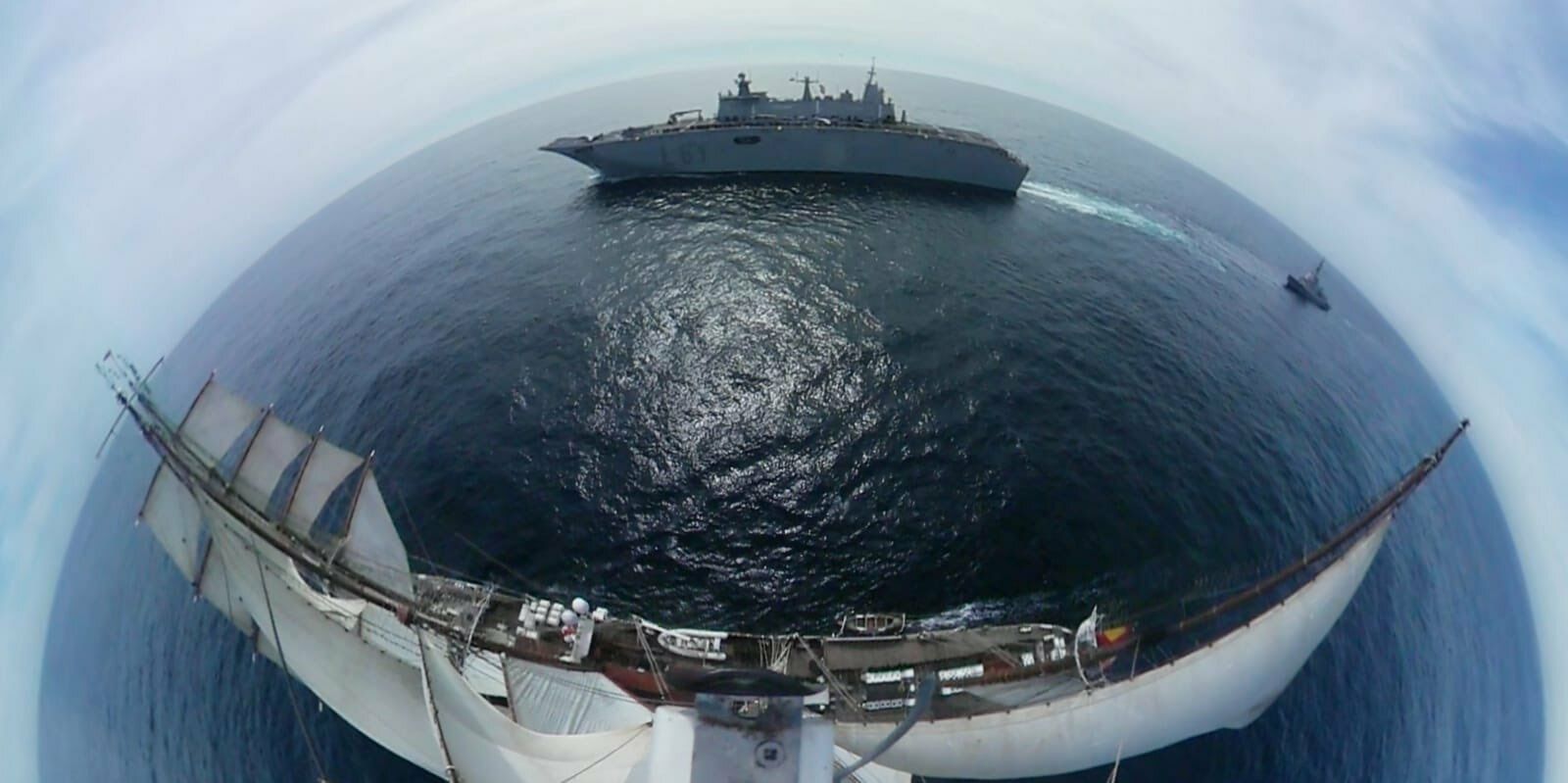 Encuentro en la mar con el buque Juan Carlos I.