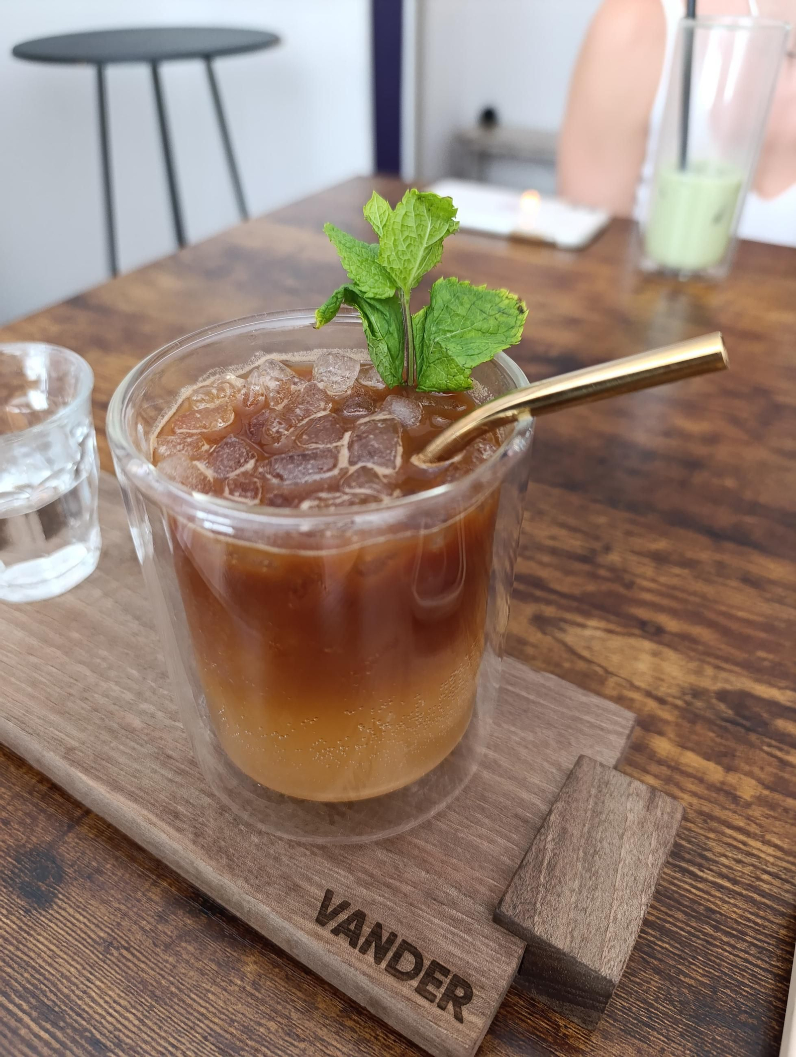 Una variante personalizada de Espresso Tonic con ginger beer creada por Vander Coffee.