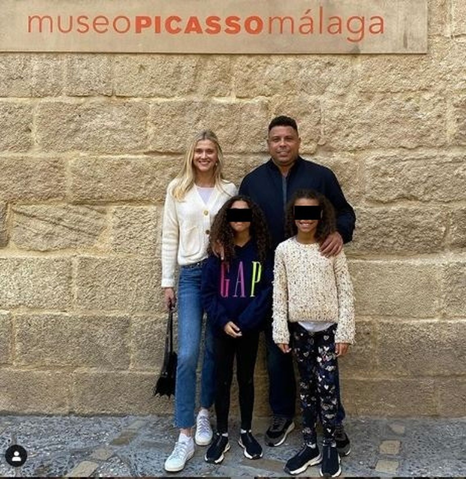 Ronaldo posteó esta foto con su familia en sus redes sociales.