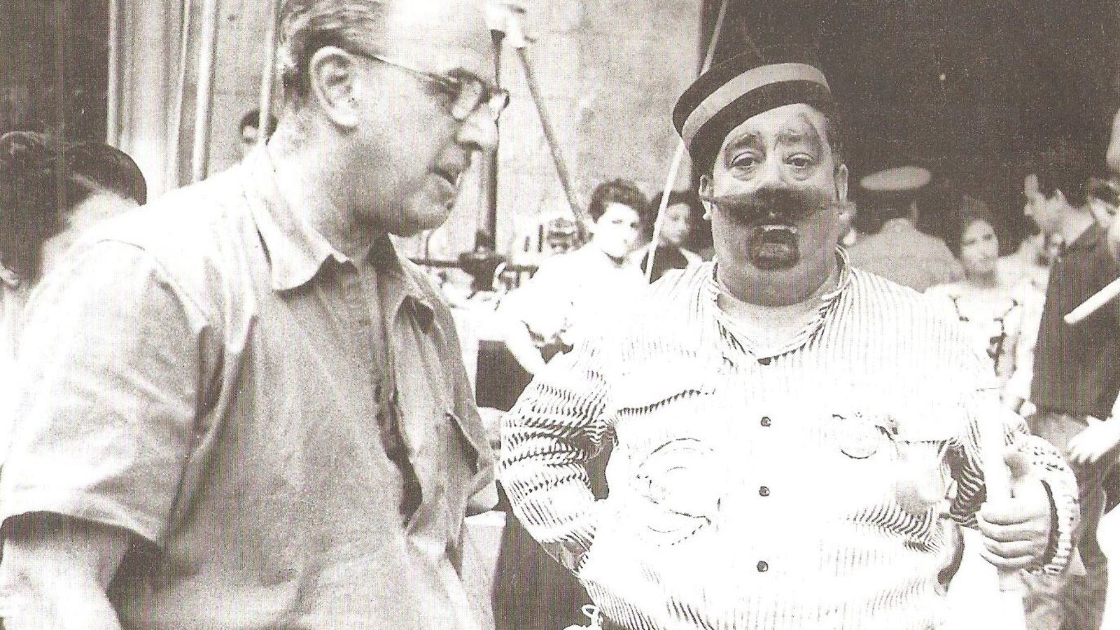 El director de cine Luis Marquina y Pepe 'El Sopa' en un receso del rodaje.