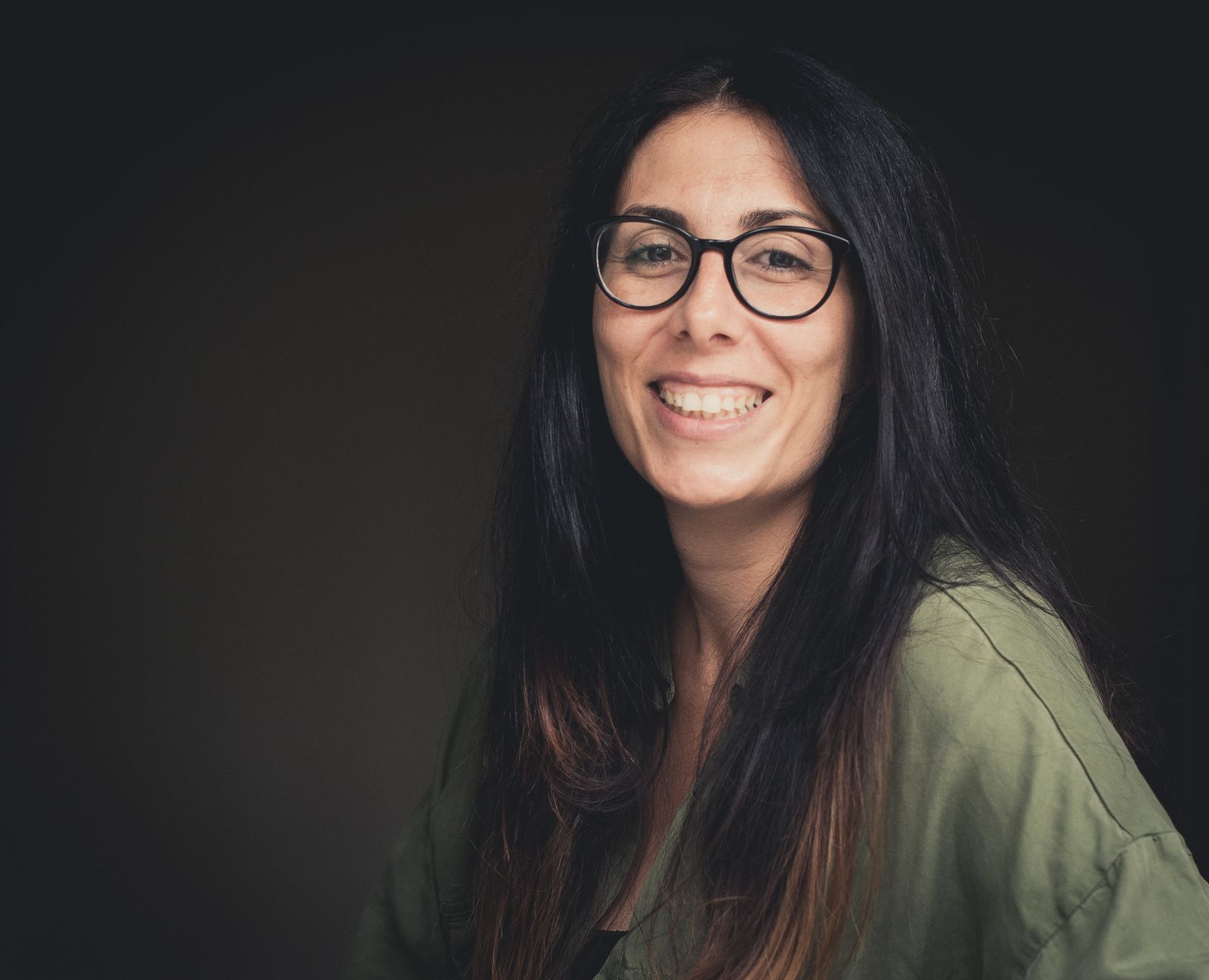 Tania García ha visitado Málaga para ofrecer una charla para padres con dudas y presentar su libro.