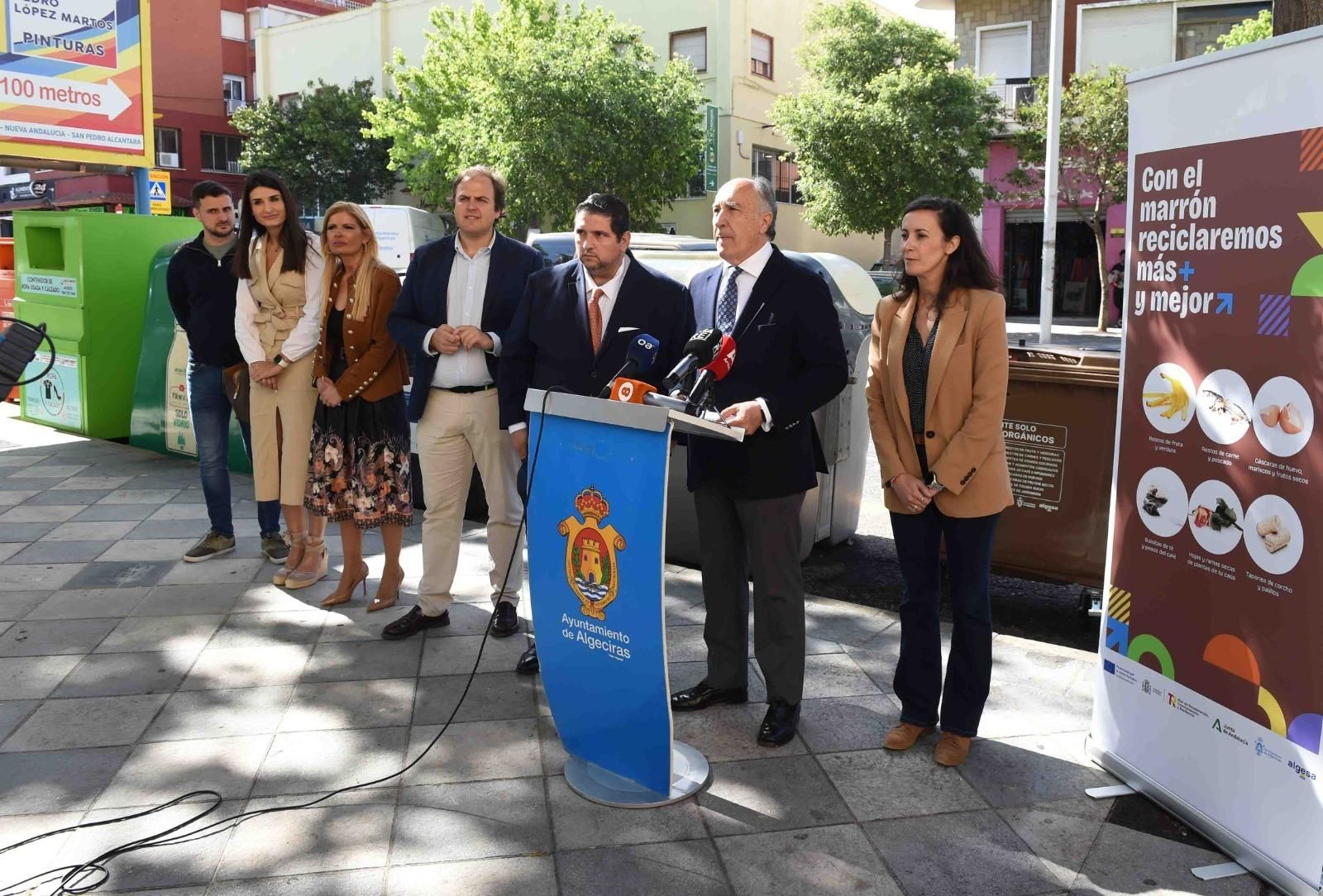 Landaluce junto a otros ediles presenta la campaña.