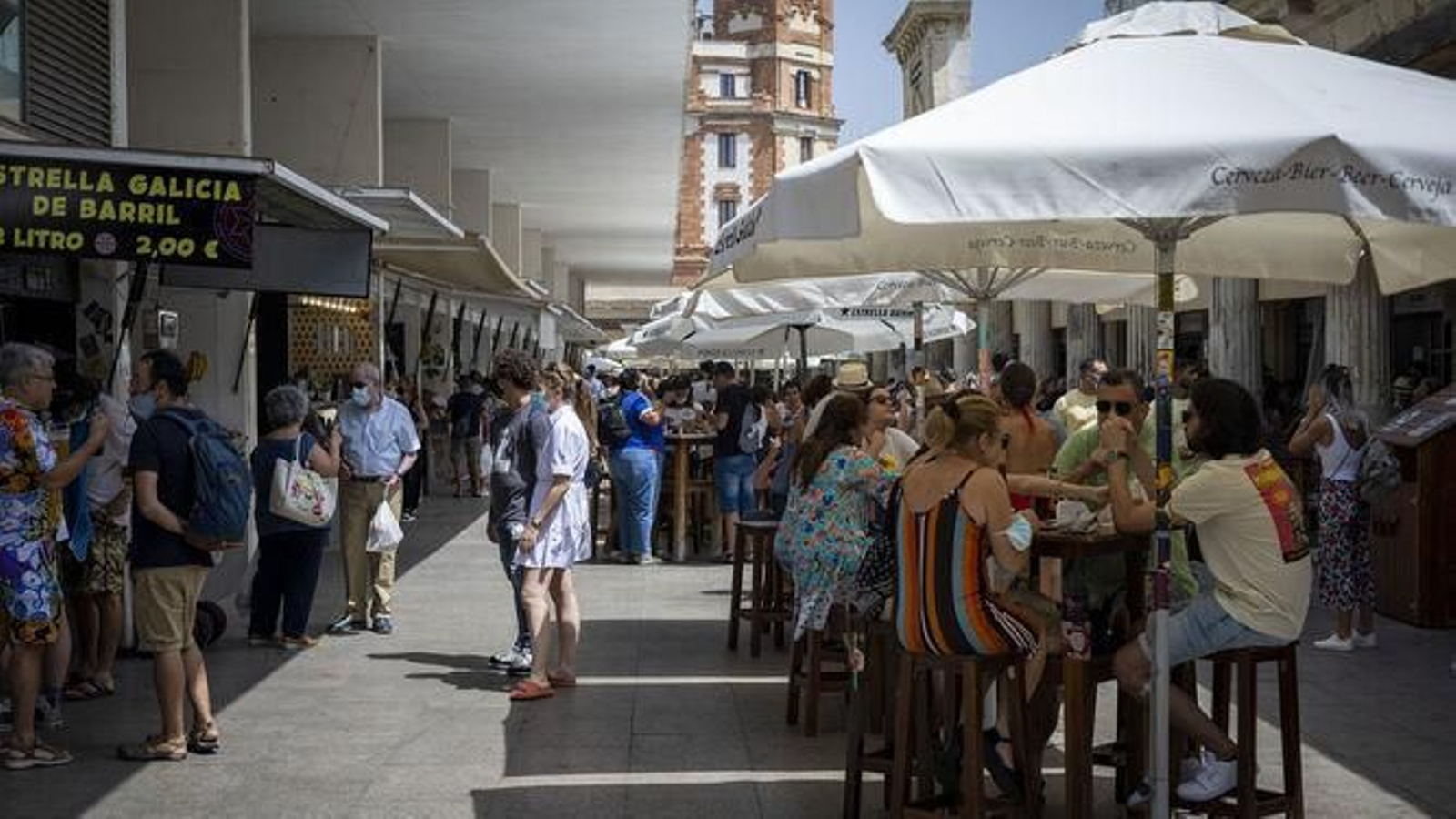 Hacer compras en el Mercado Central de Abastos y tapear en su rincón gastronómico