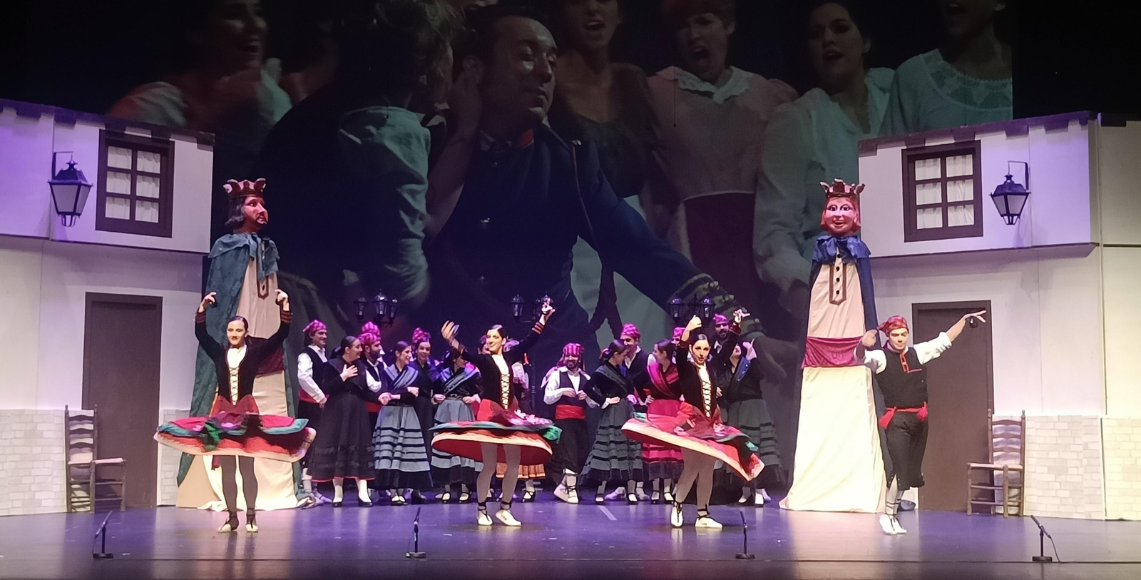 La jota de 'Gigantes y Cabezudos' como fin de fiesta.