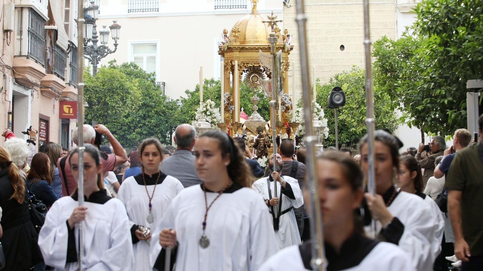 El 'Corpus Chiquito' recorrió las calles de Cádiz