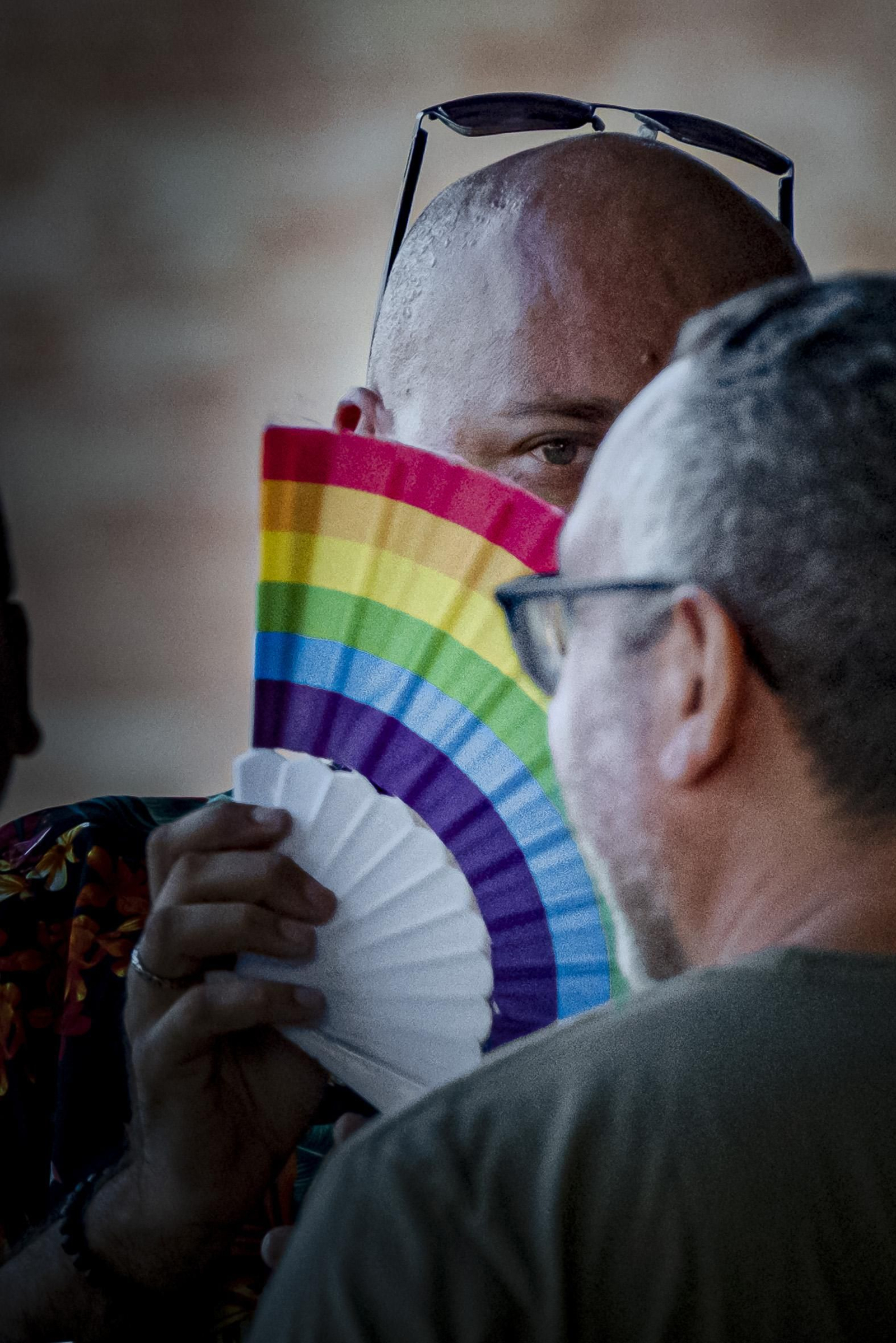 Ambiente previo al Corpus y Día del Orgullo en la Plaza de La catedral de Cádiz